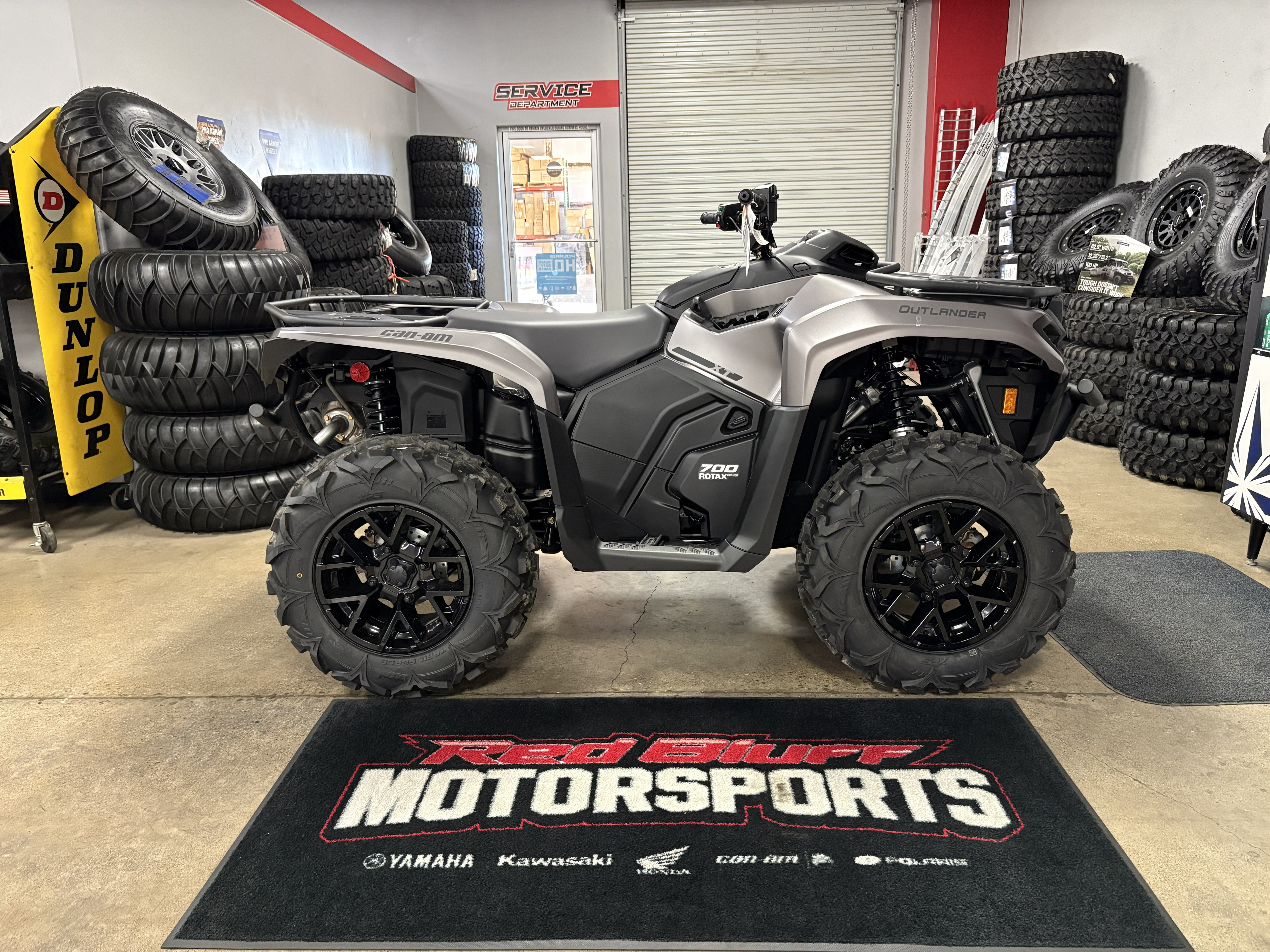 2025 Can-Am Outlander XT 700 - Photo 3