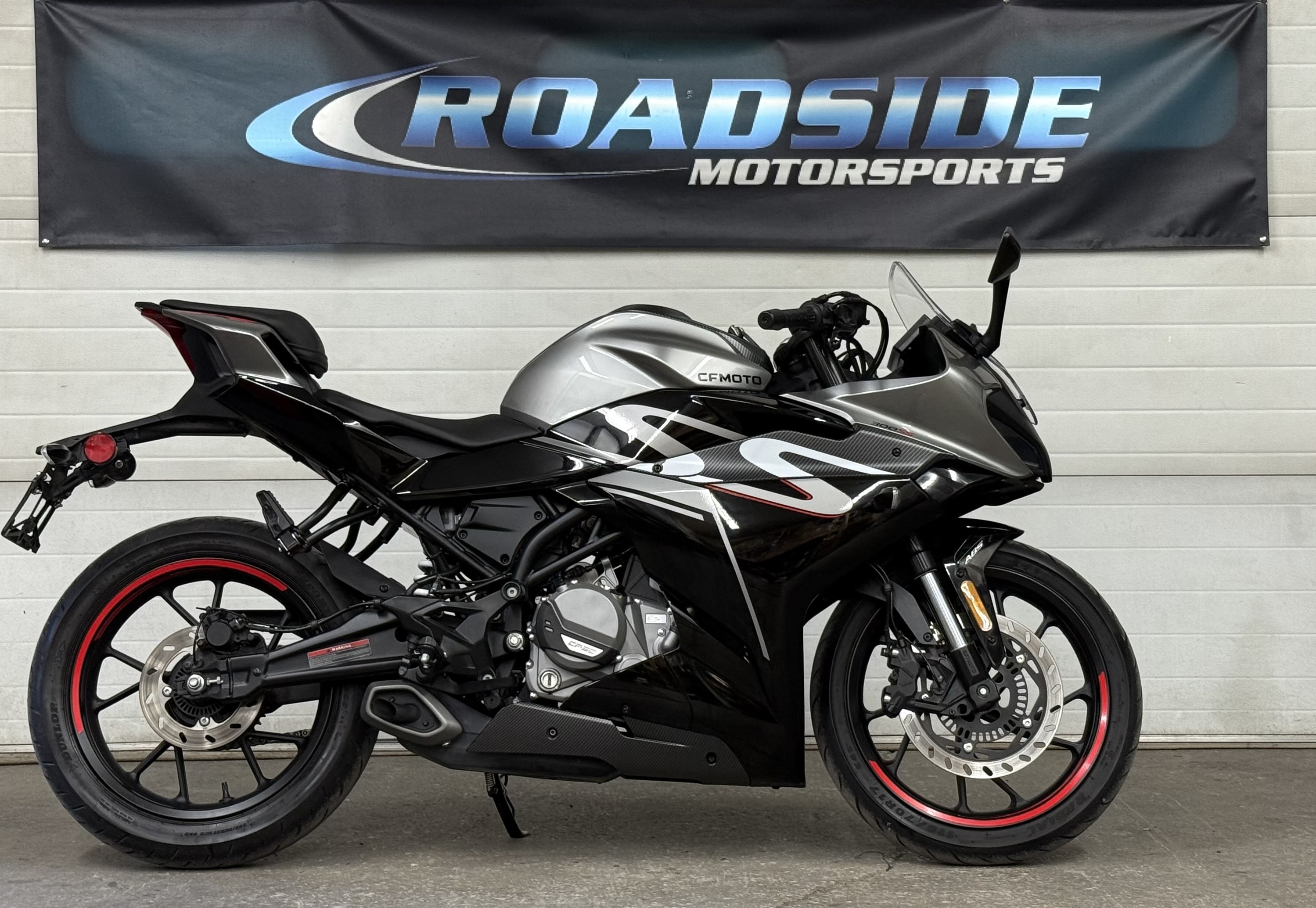 2023 CFMOTO 300SS