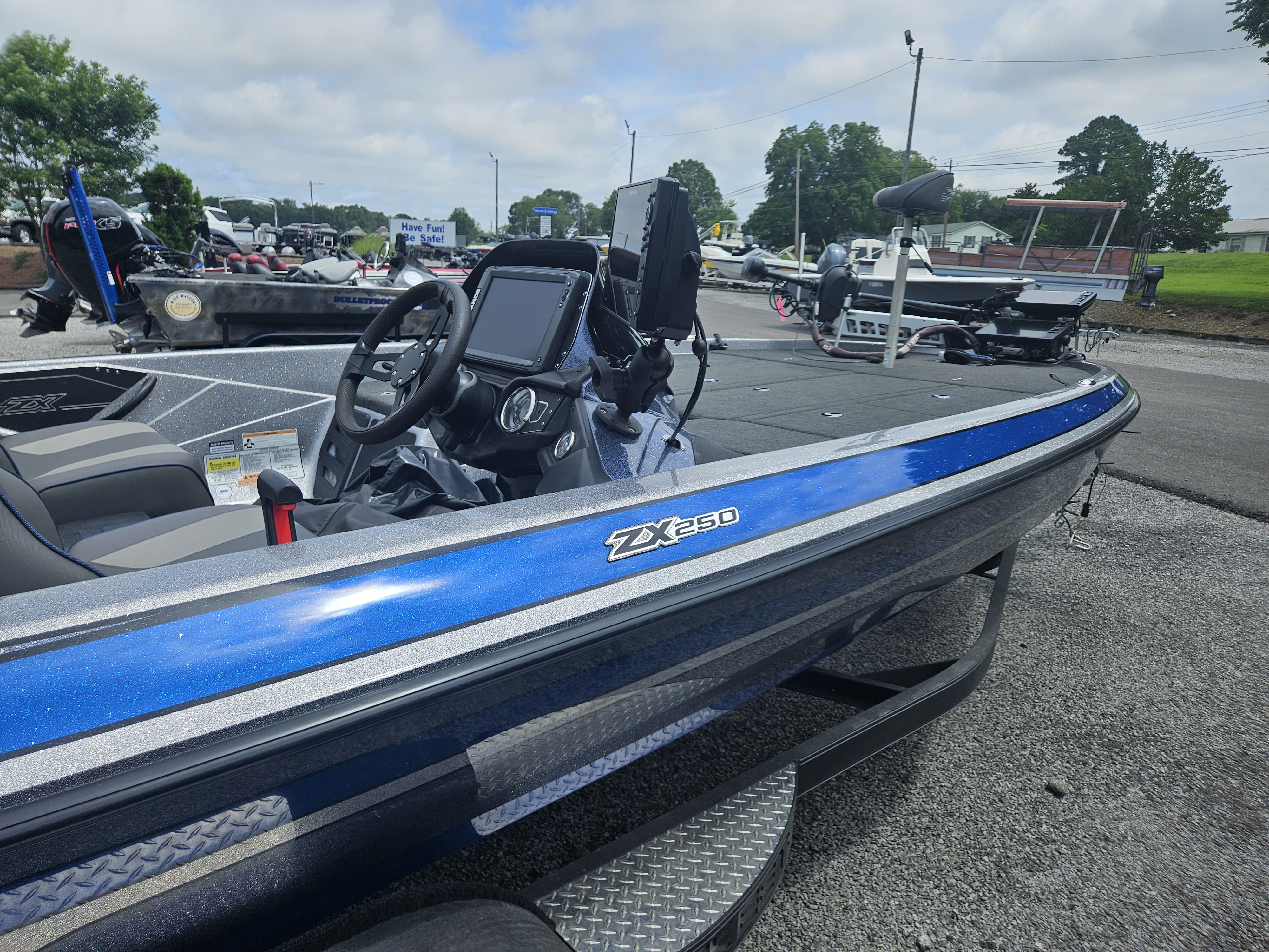 ポッター Skeeter ZX250 2018 - Marine Source