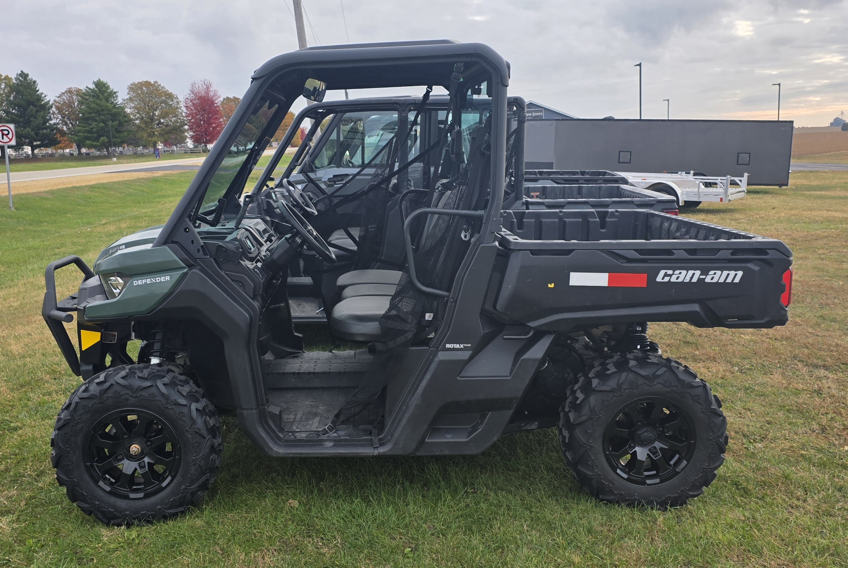 2023 Can-Am DEFENDER DPS HD9