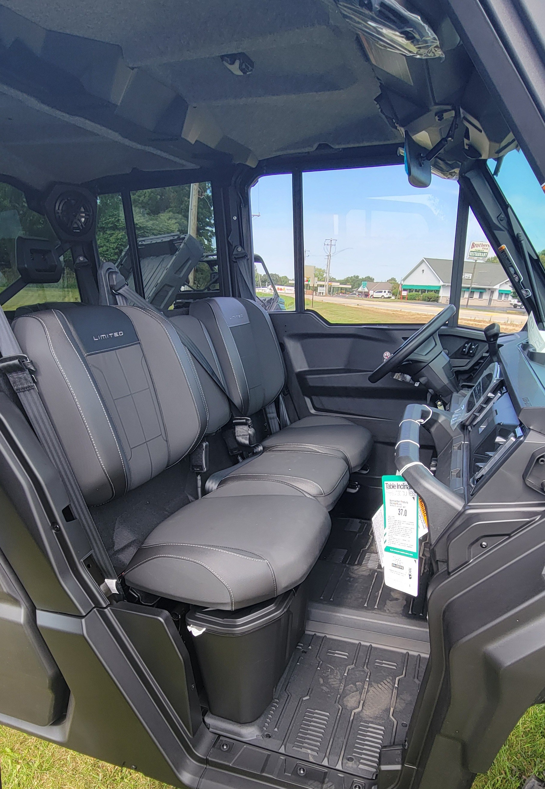 2026 Can-Am DEFENDER MAX LTDCAB HD11 - Photo 6