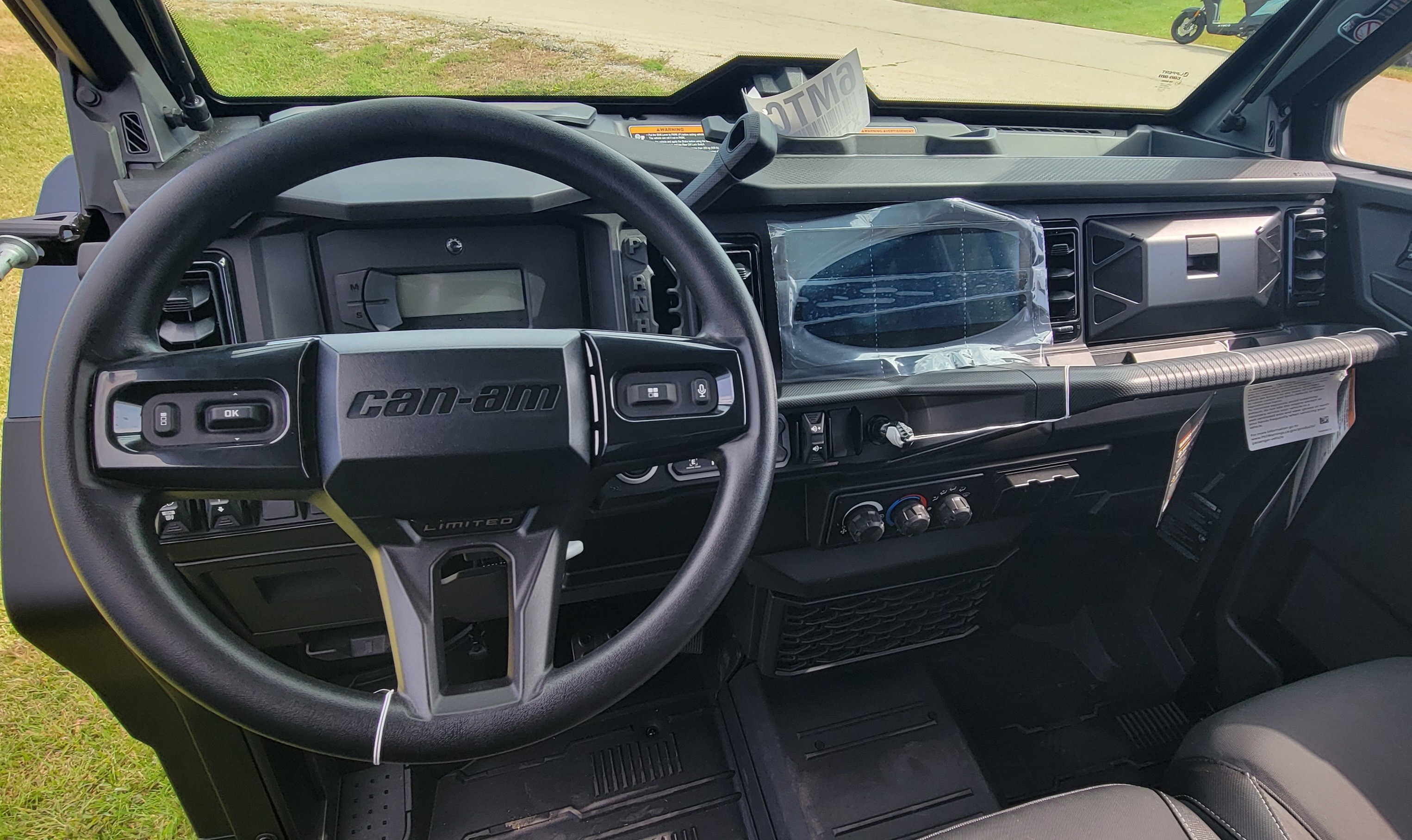 2026 Can-Am DEFENDER MAX LTDCAB HD11 - Photo 8
