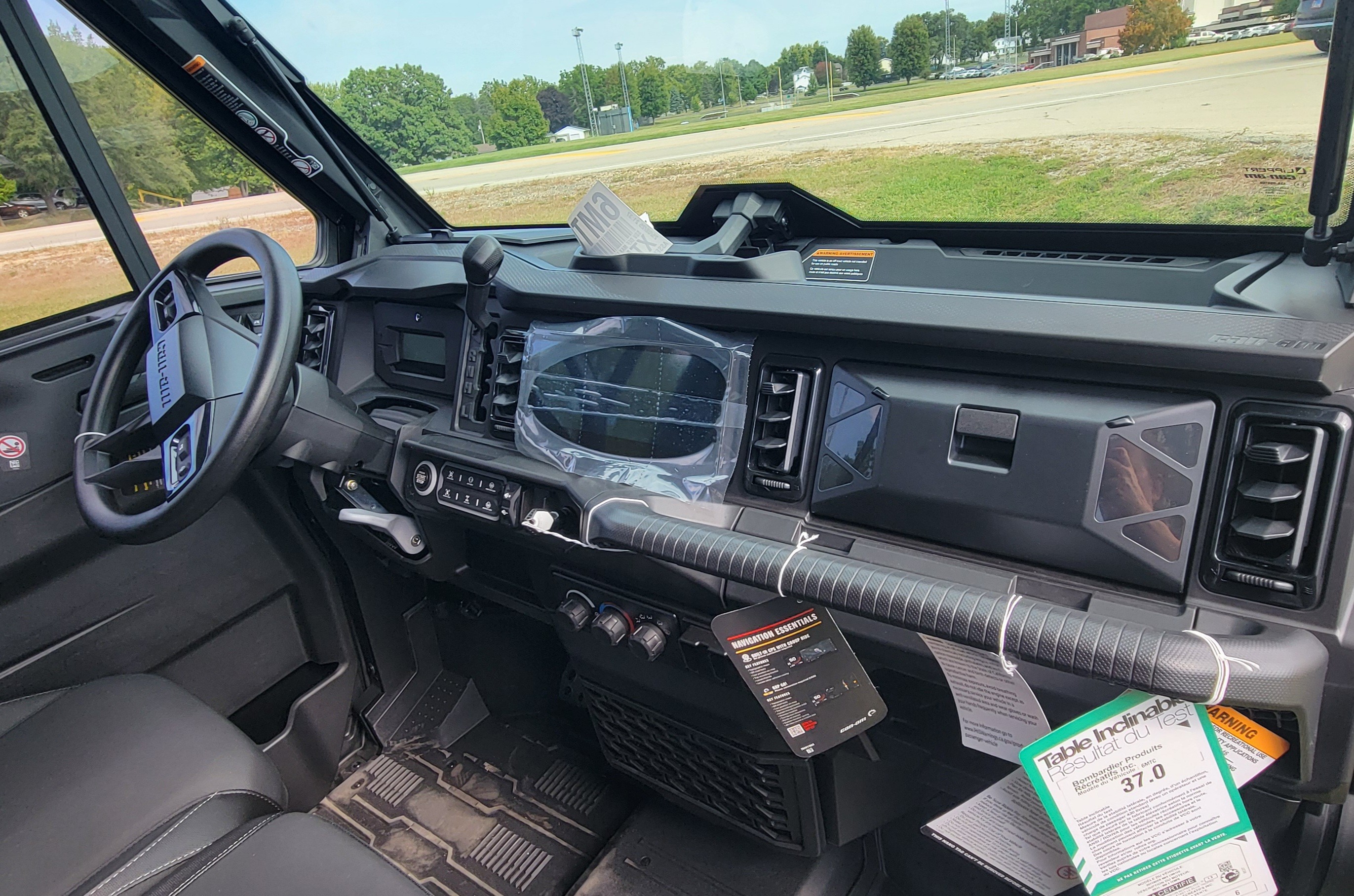 2026 Can-Am DEFENDER MAX LTDCAB HD11 - Photo 5