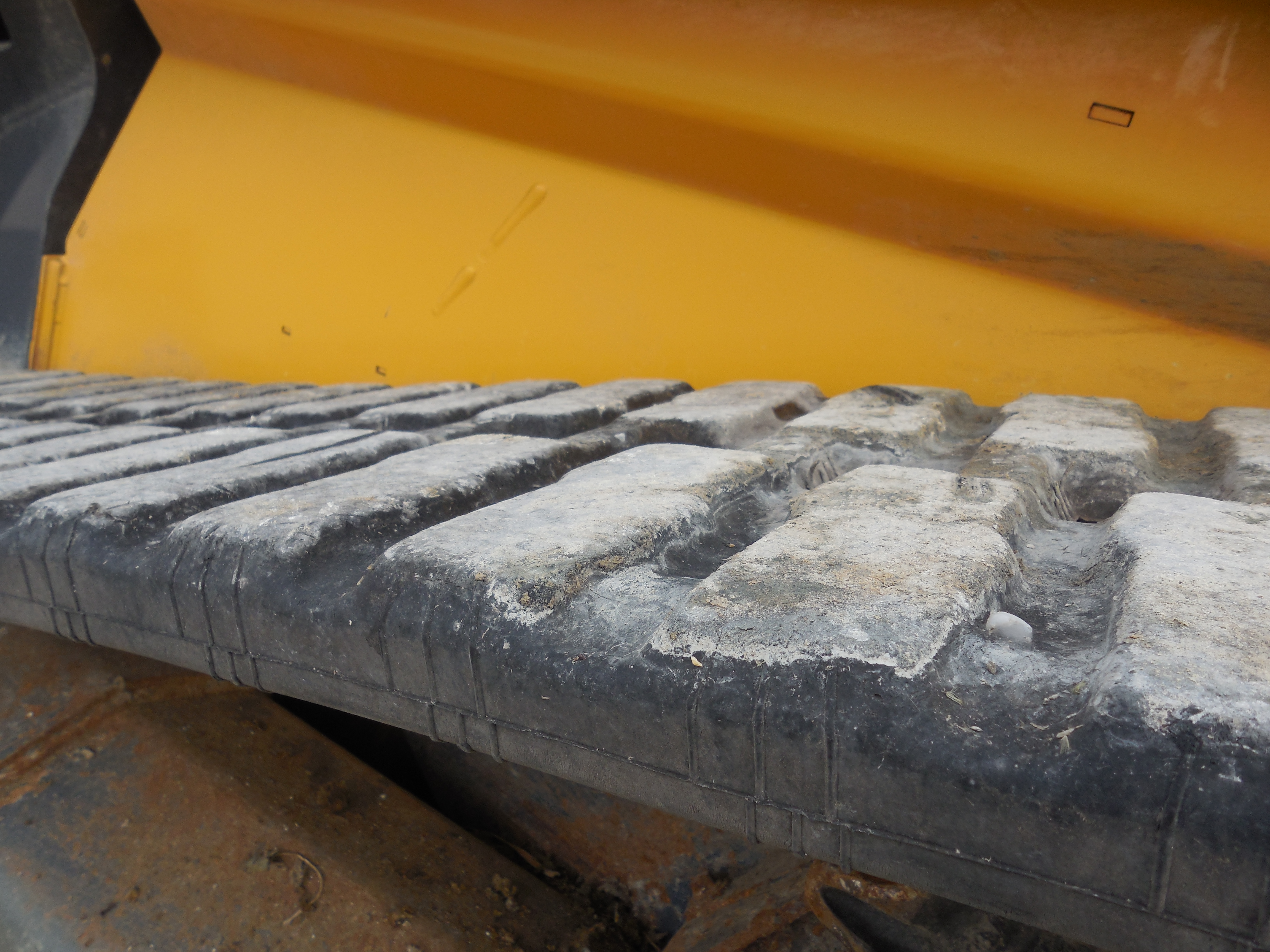2022 John Deere 325G - Photo 9