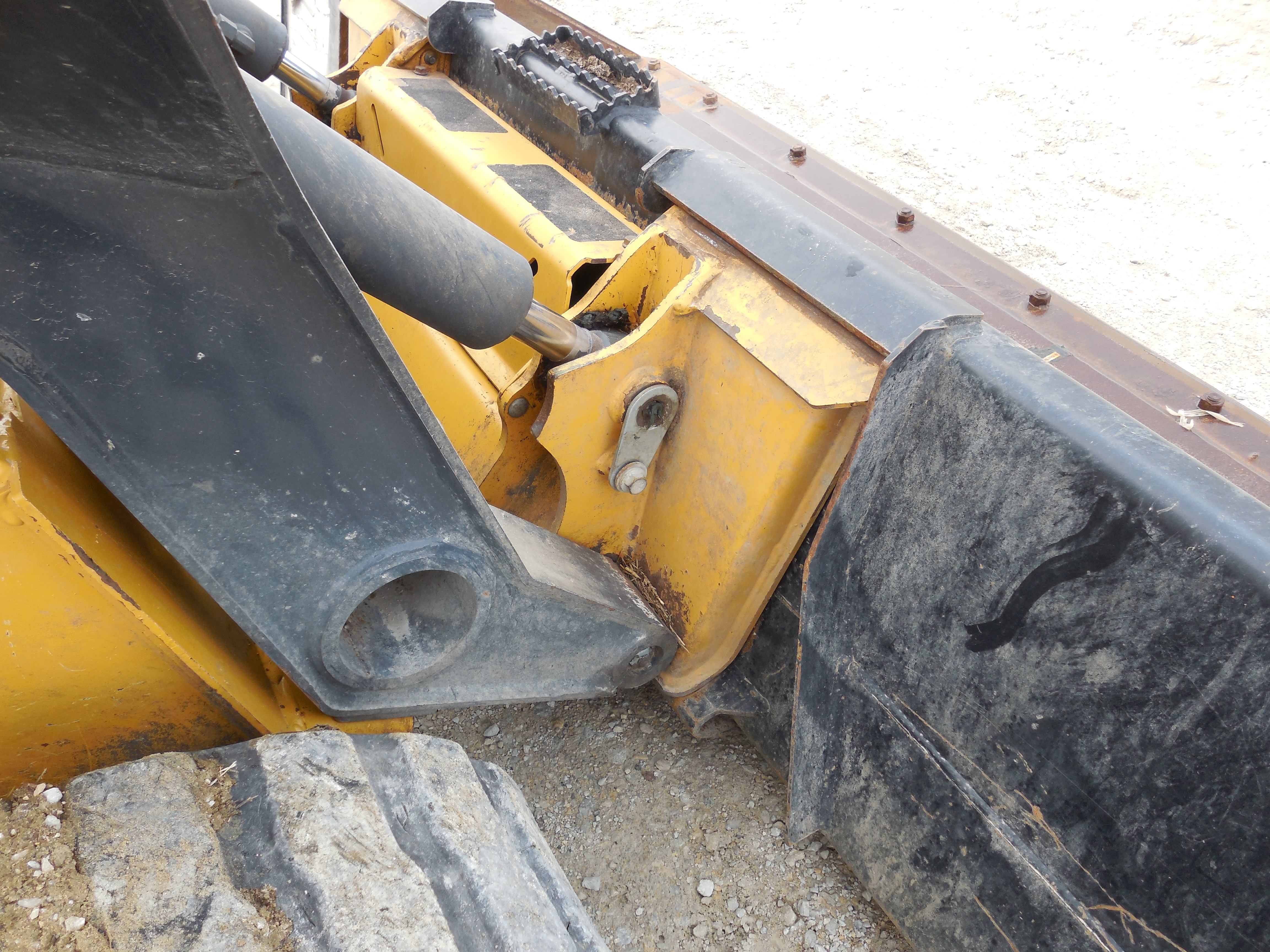 2022 John Deere 325G - Photo 16