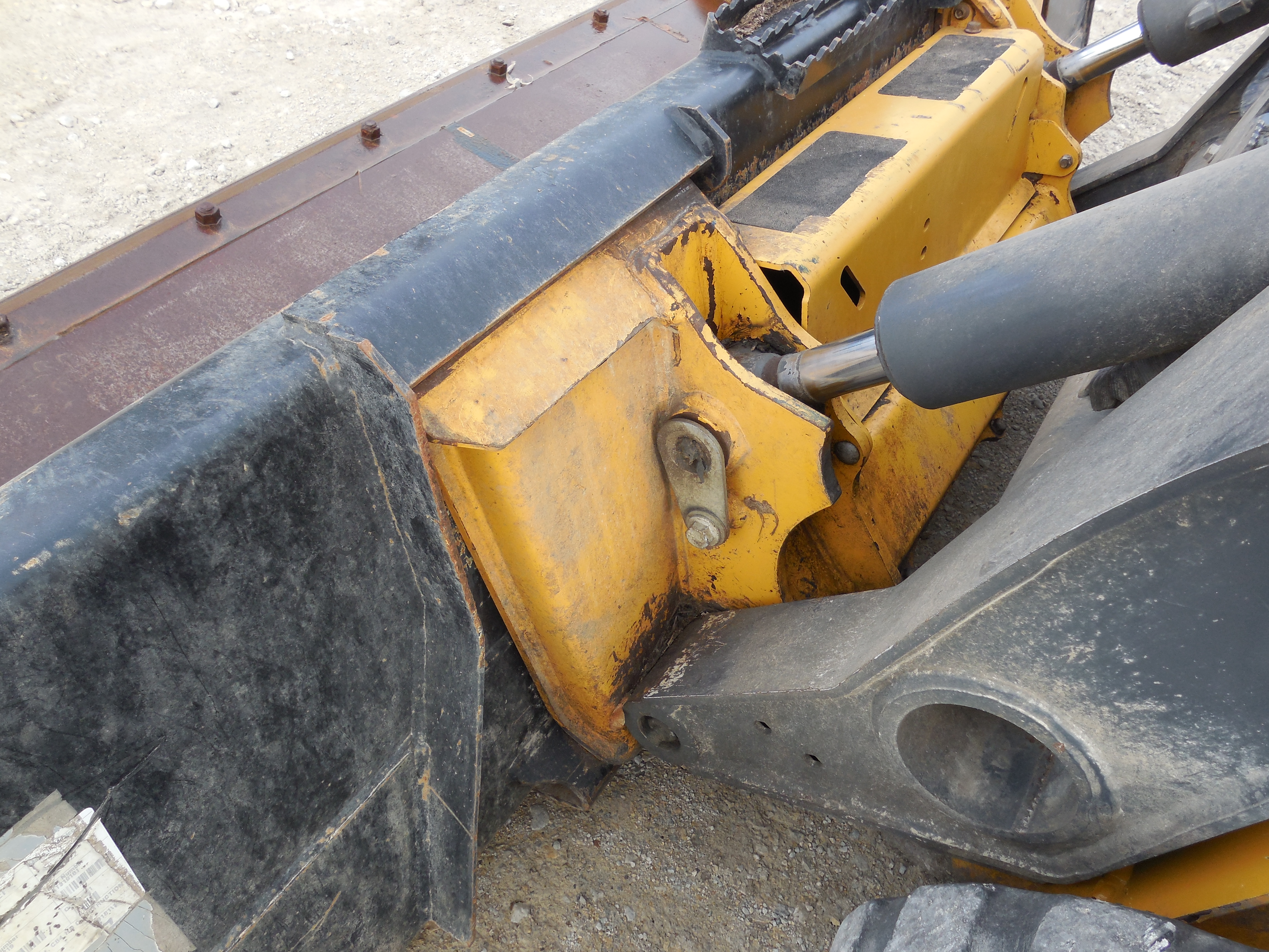 2022 John Deere 325G - Photo 17