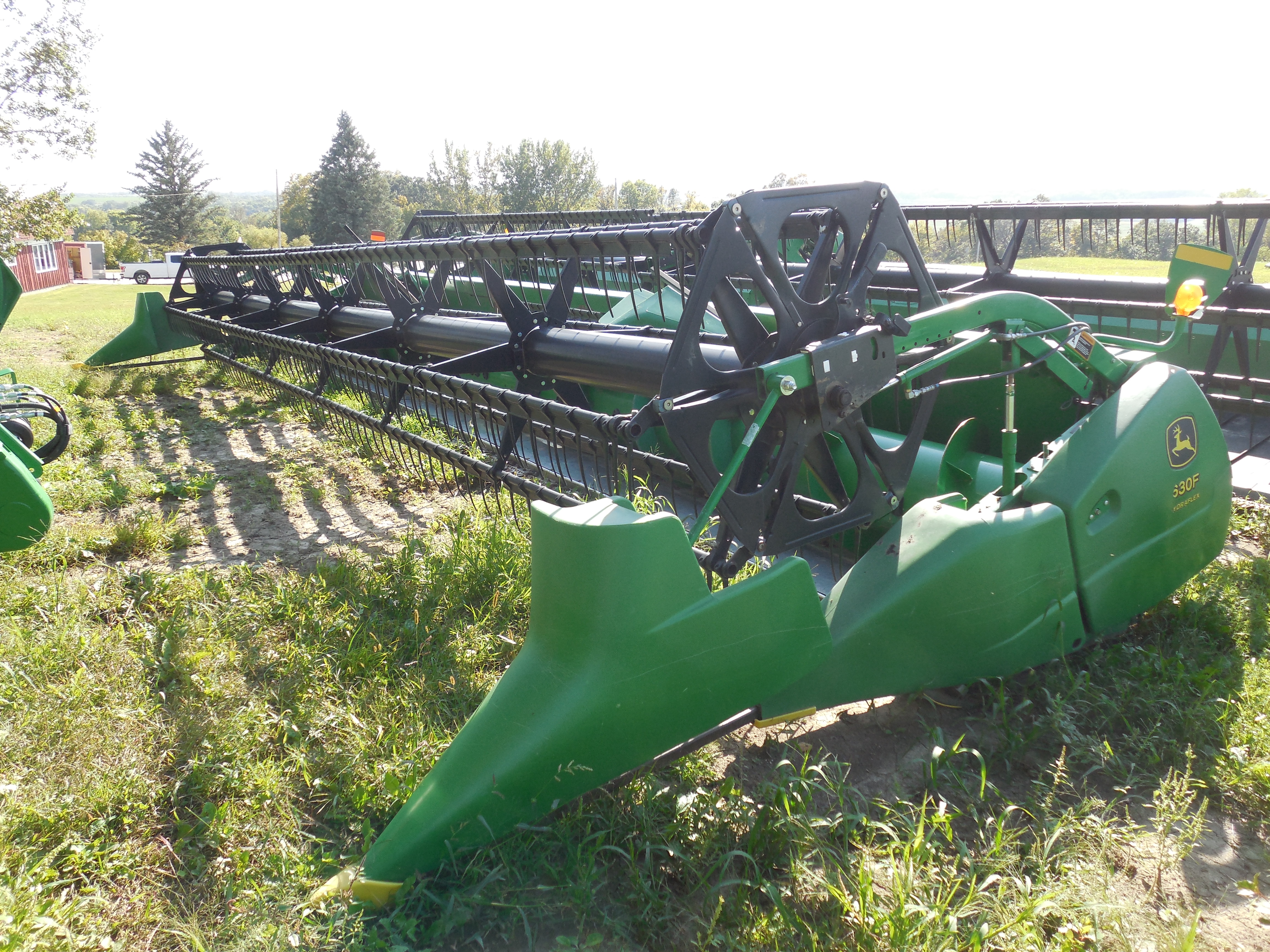 2004 John Deere 630F - Photo 2