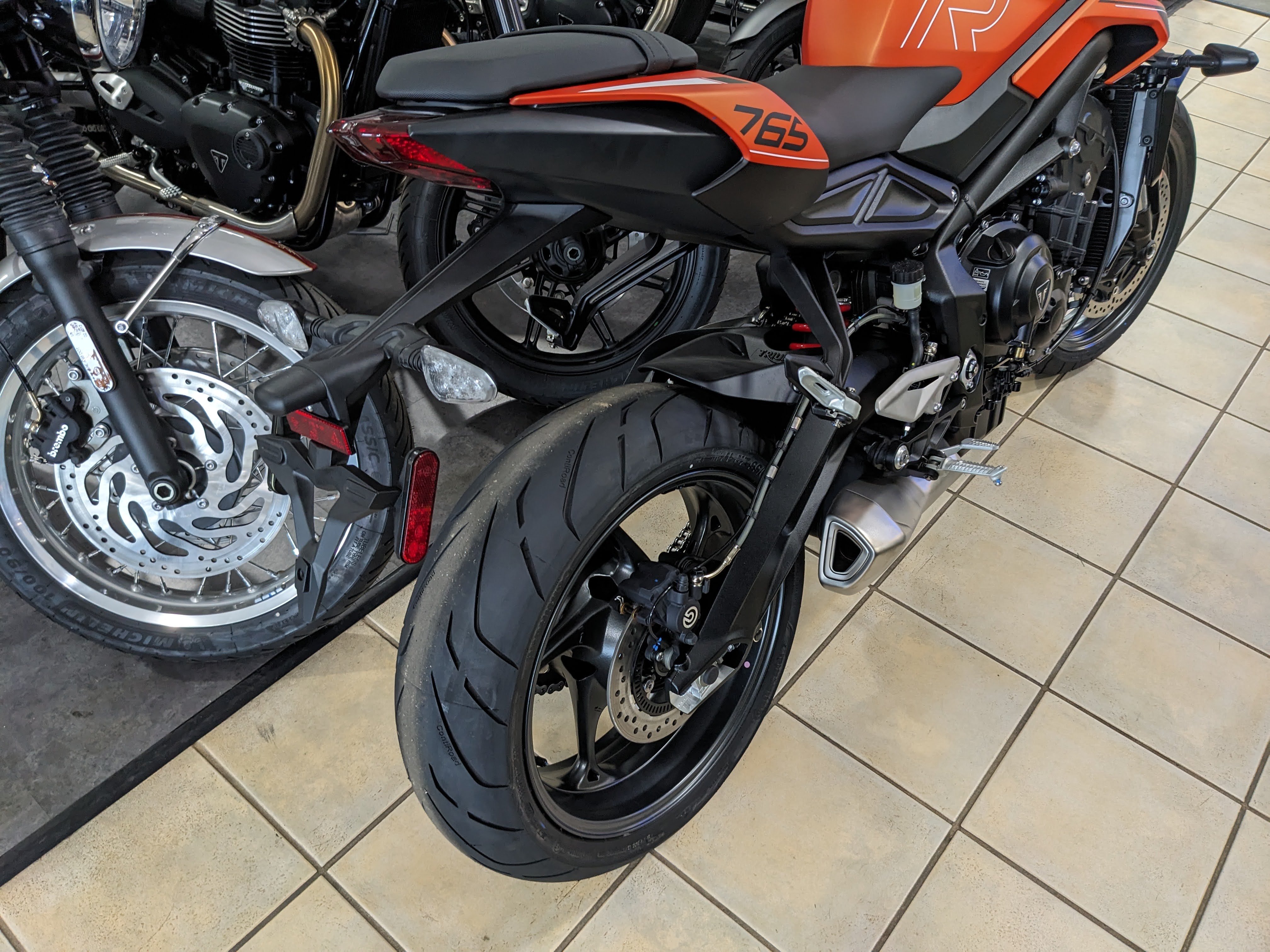 2025 Triumph Street Triple 765 R - Photo 2