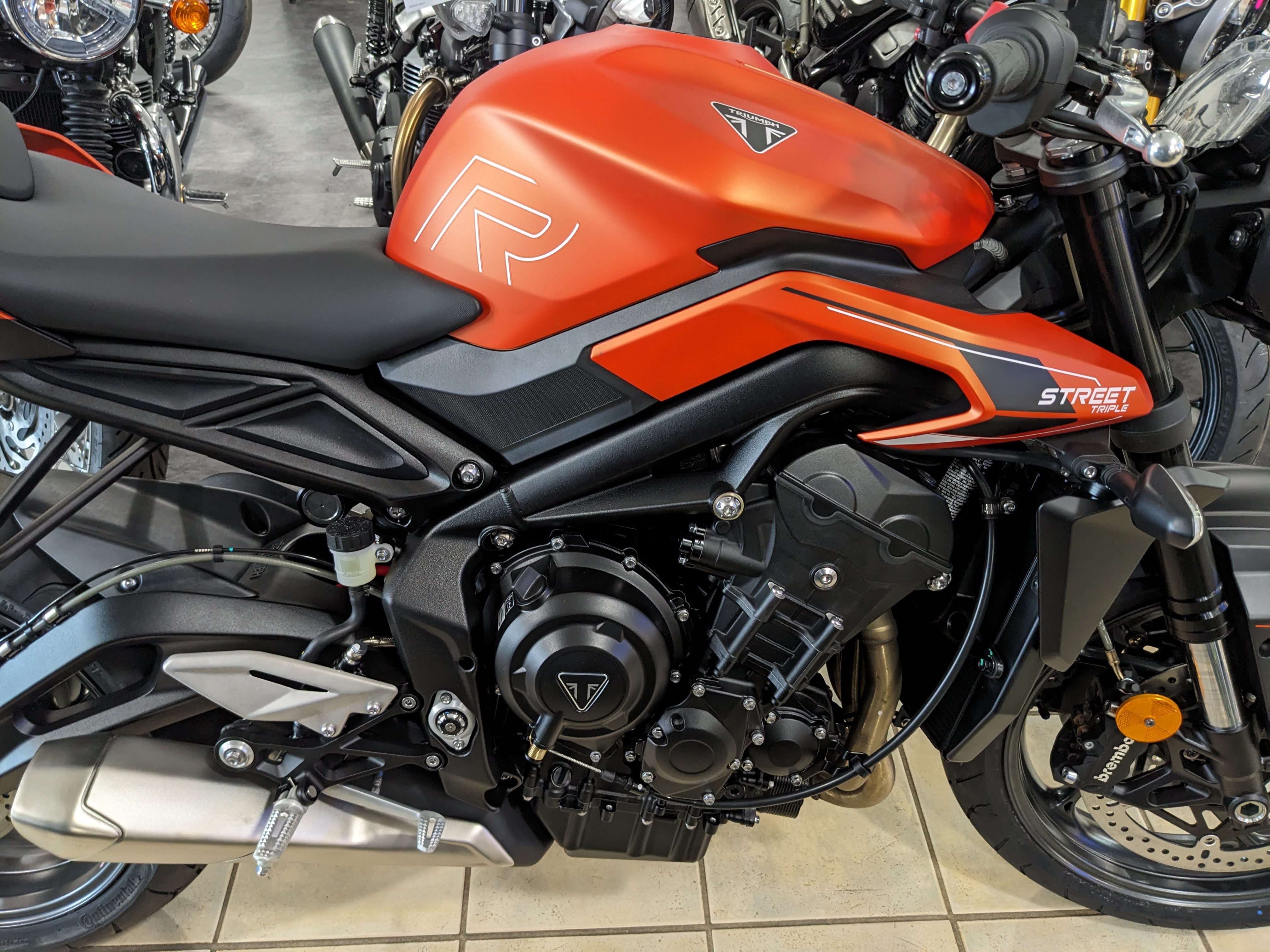 2025 Triumph Street Triple 765 R - Photo 4