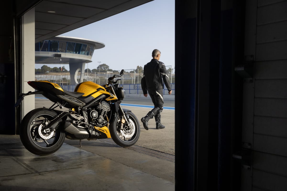 2025 Triumph Street Triple 765 RS - Photo 8