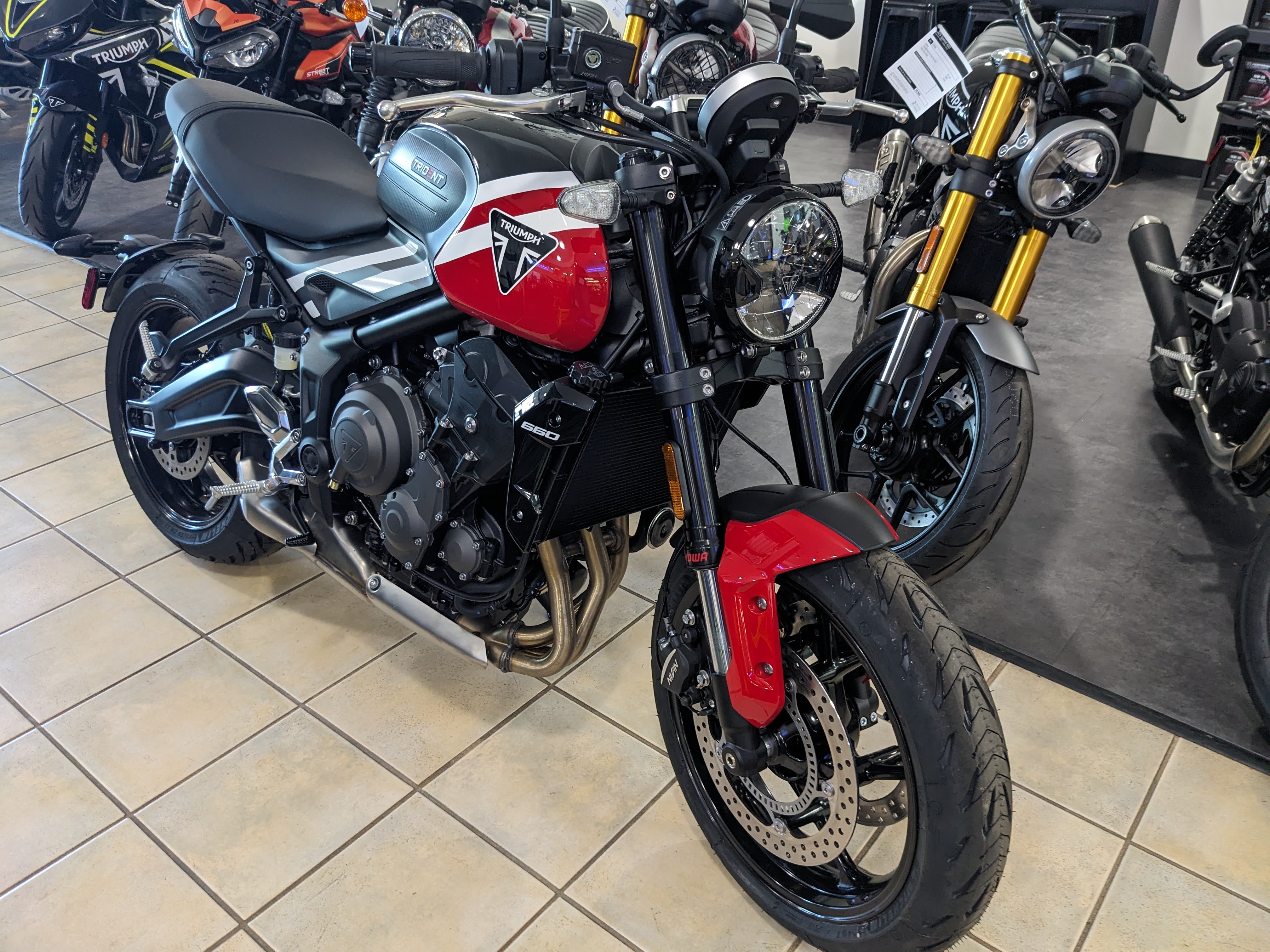 2025 Triumph Trident 660 - Photo 12