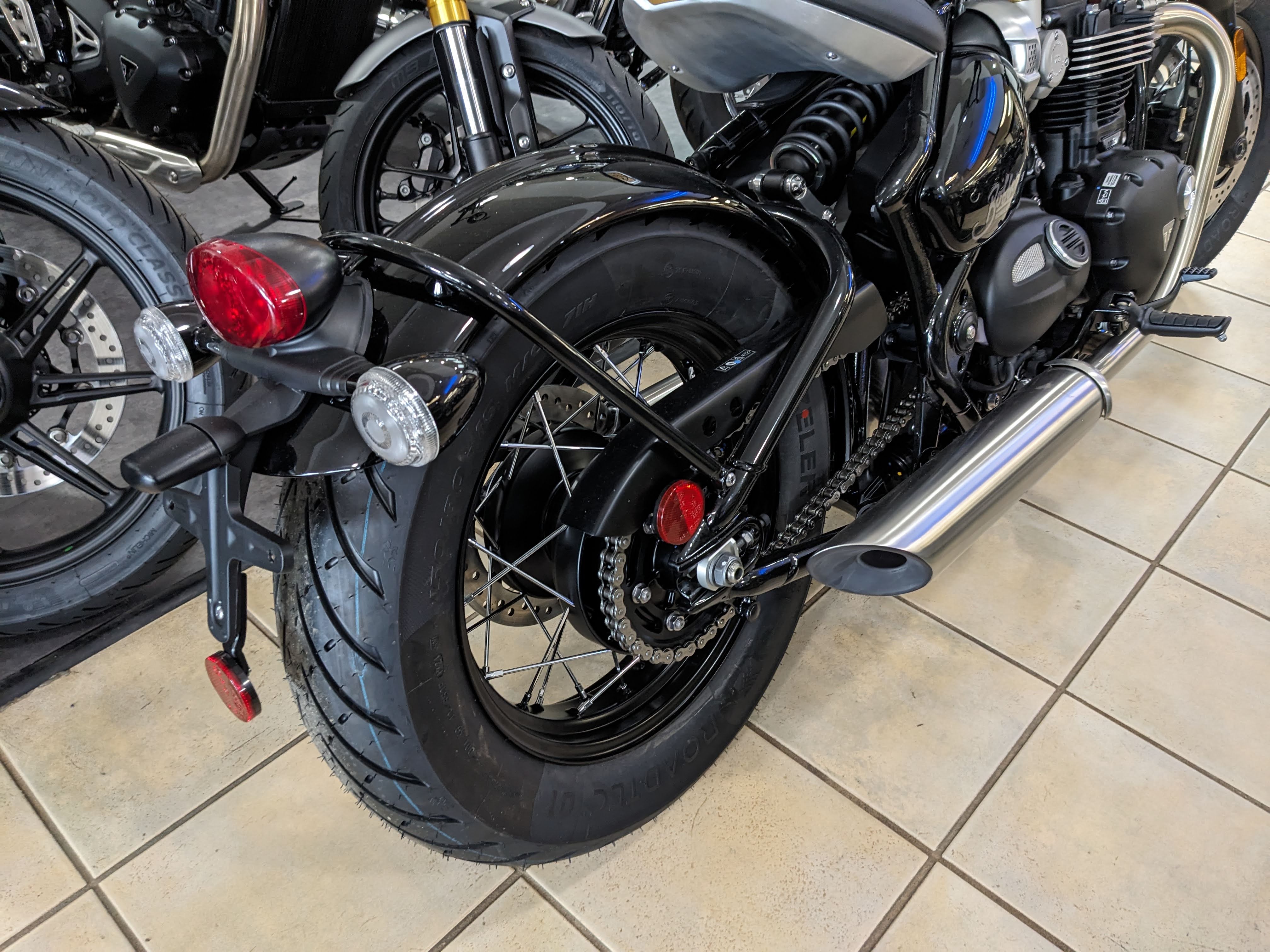 2025 Triumph Bonneville Bobber - Photo 3
