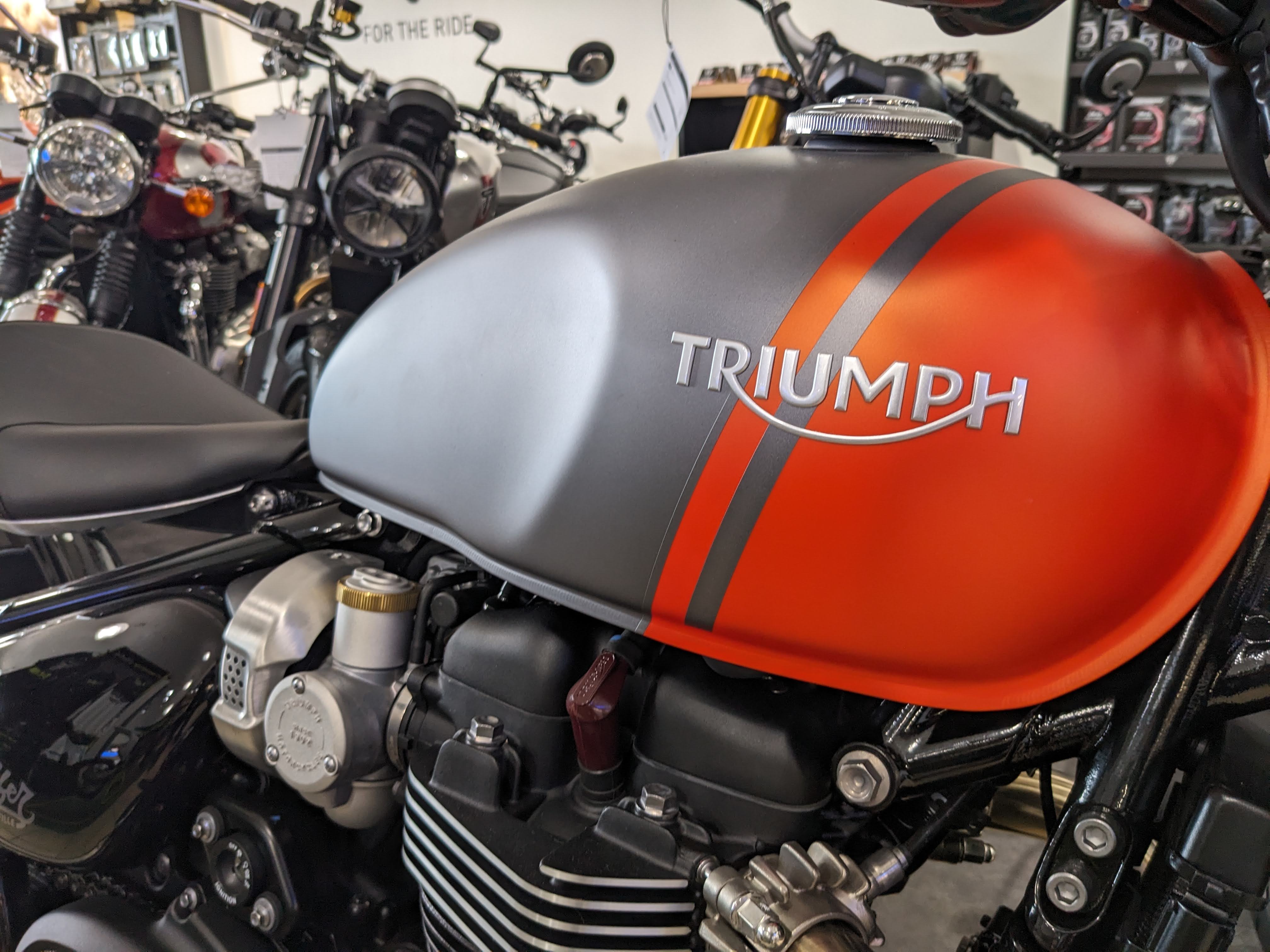 2025 Triumph Bonneville Bobber - Photo 6