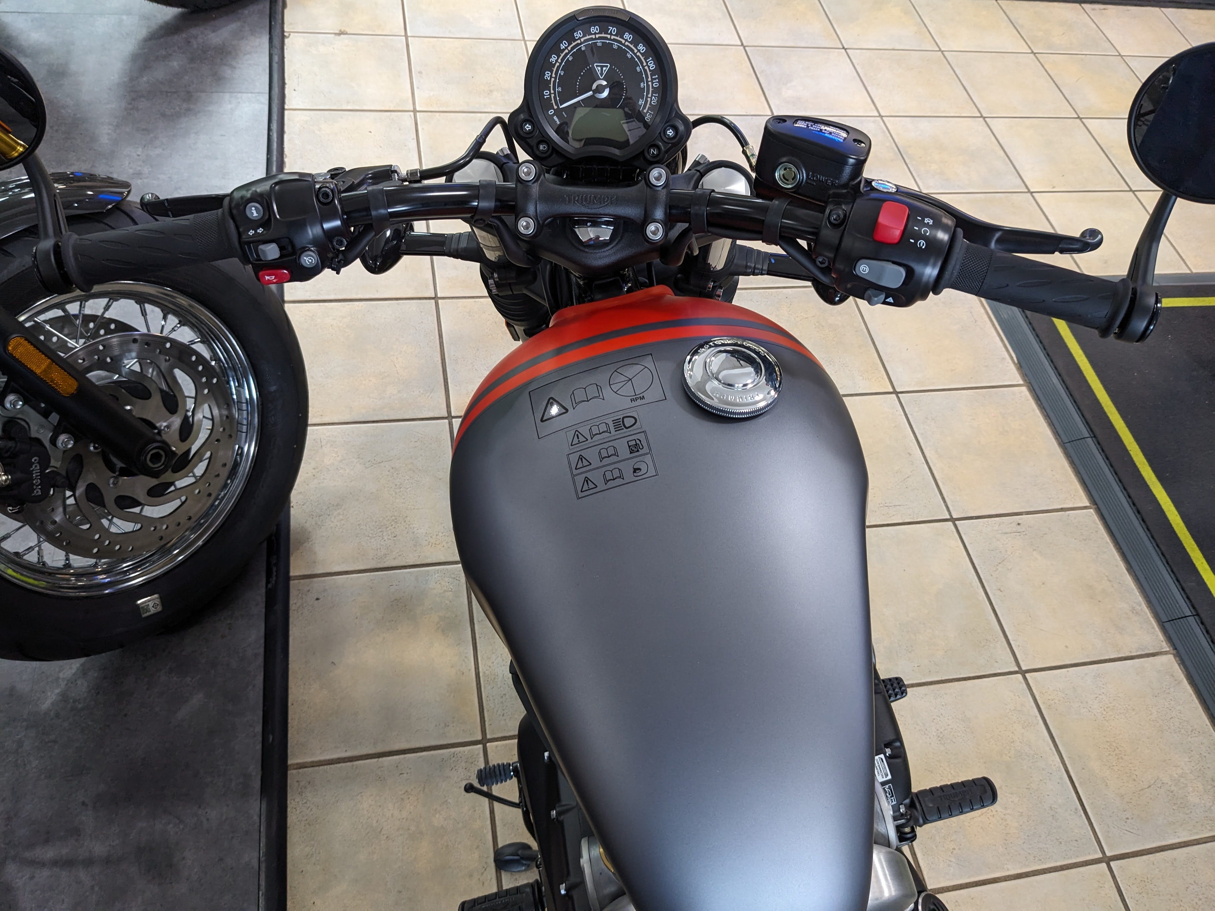 2025 Triumph Bonneville Bobber - Photo 7