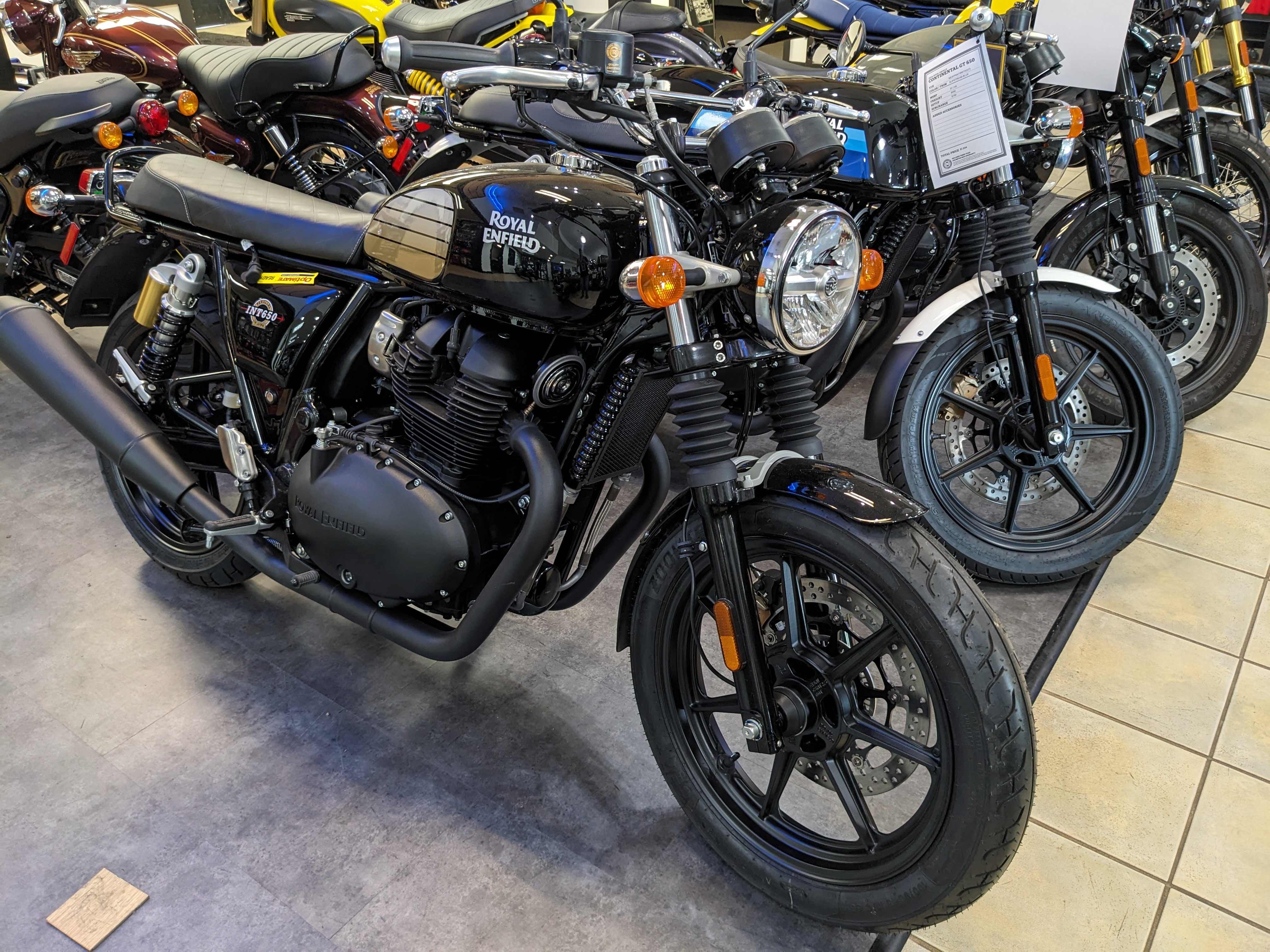 2024 Royal Enfield INT 650 - Photo 12