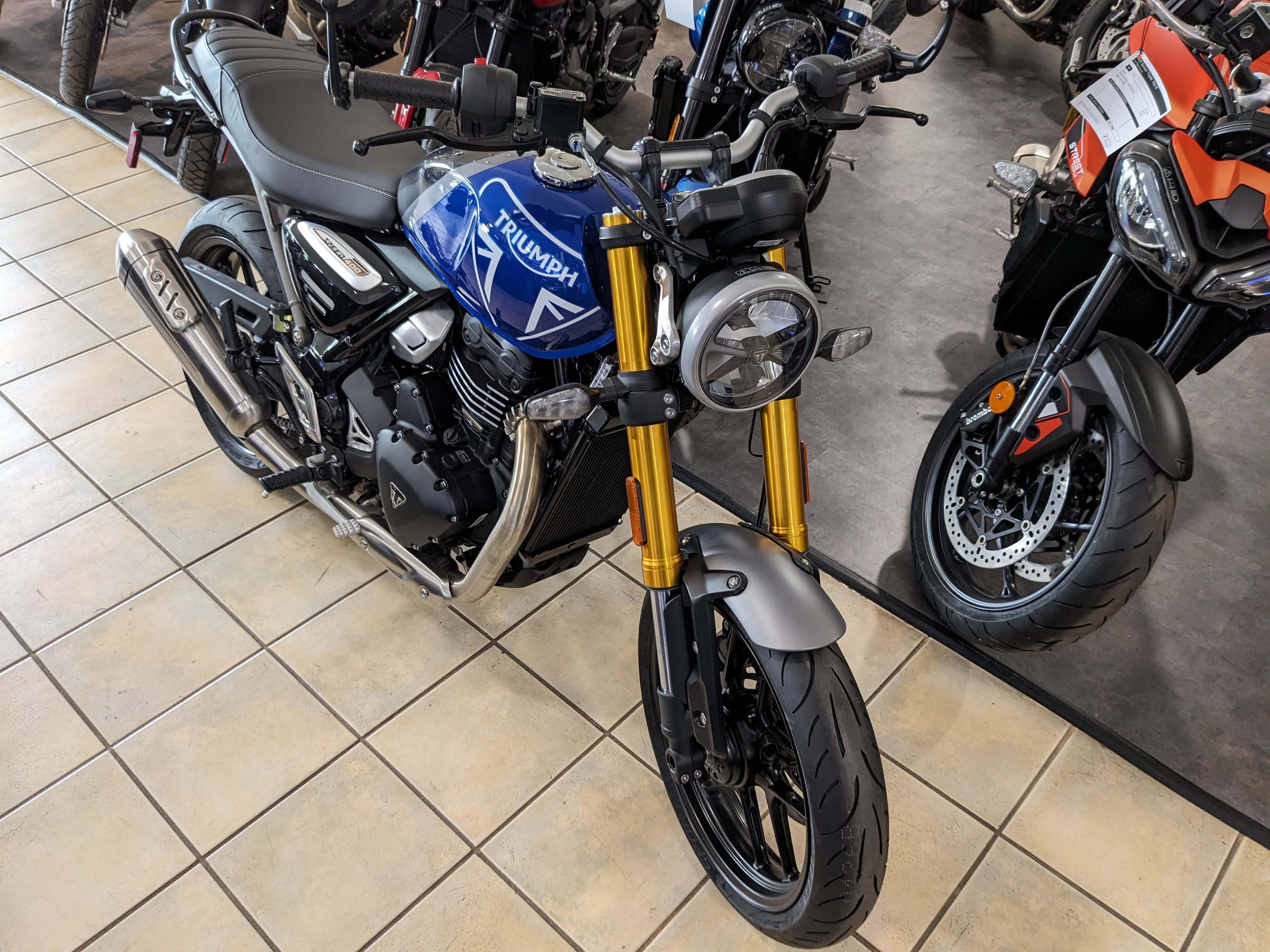 2025 Triumph Speed 400 - Photo 9