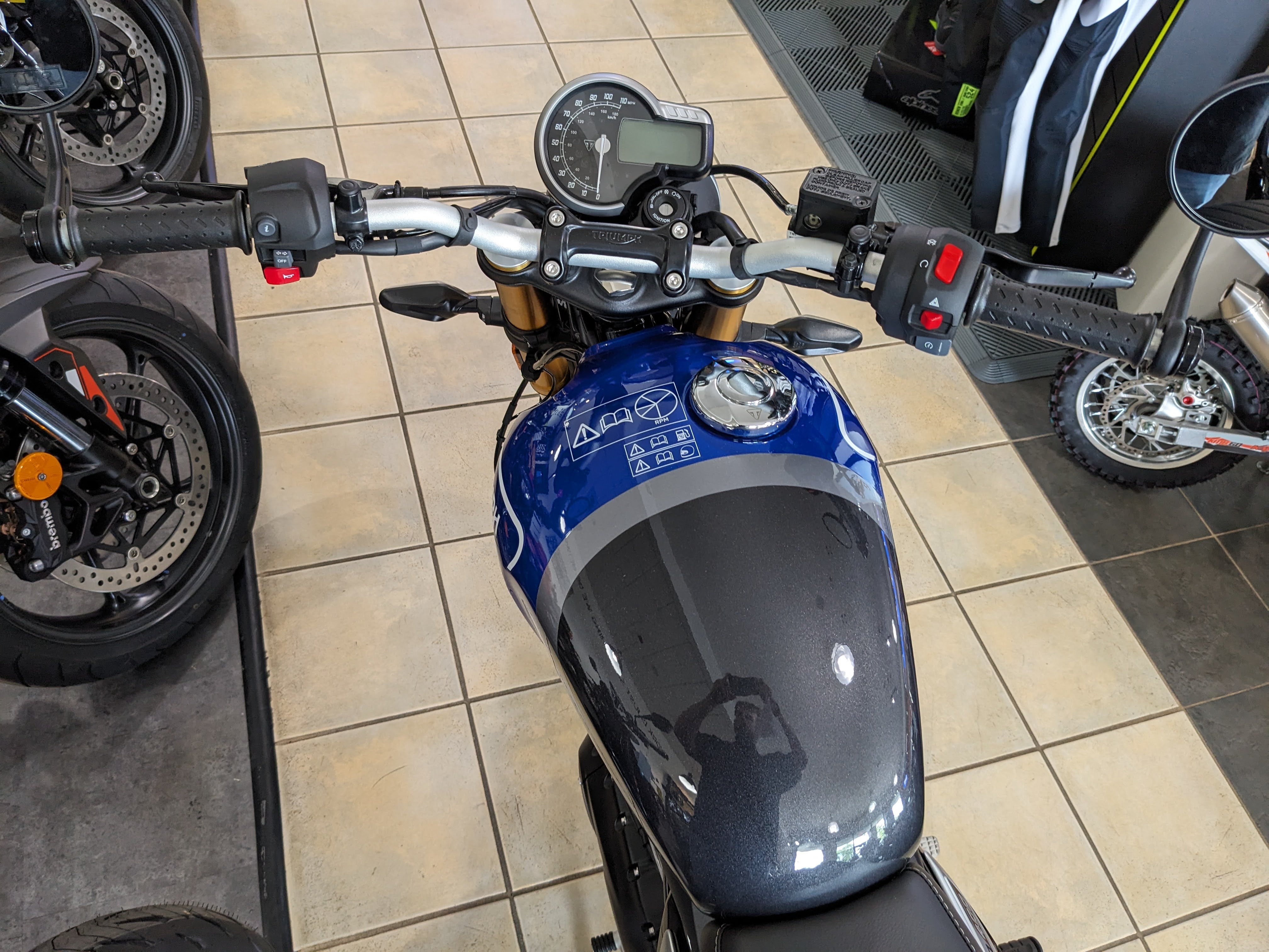 2025 Triumph Speed 400 - Photo 11