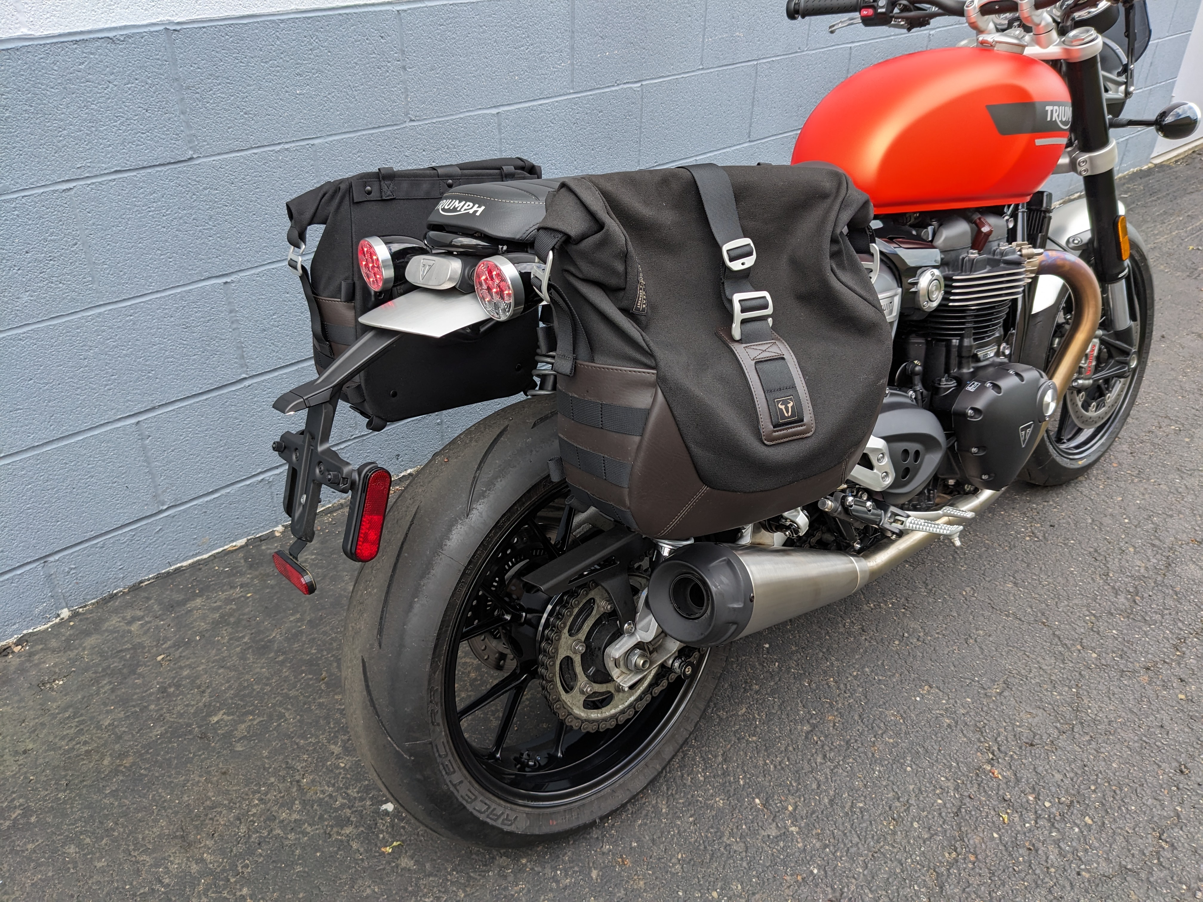 2023 Triumph Speed Twin 1200 - Photo 2