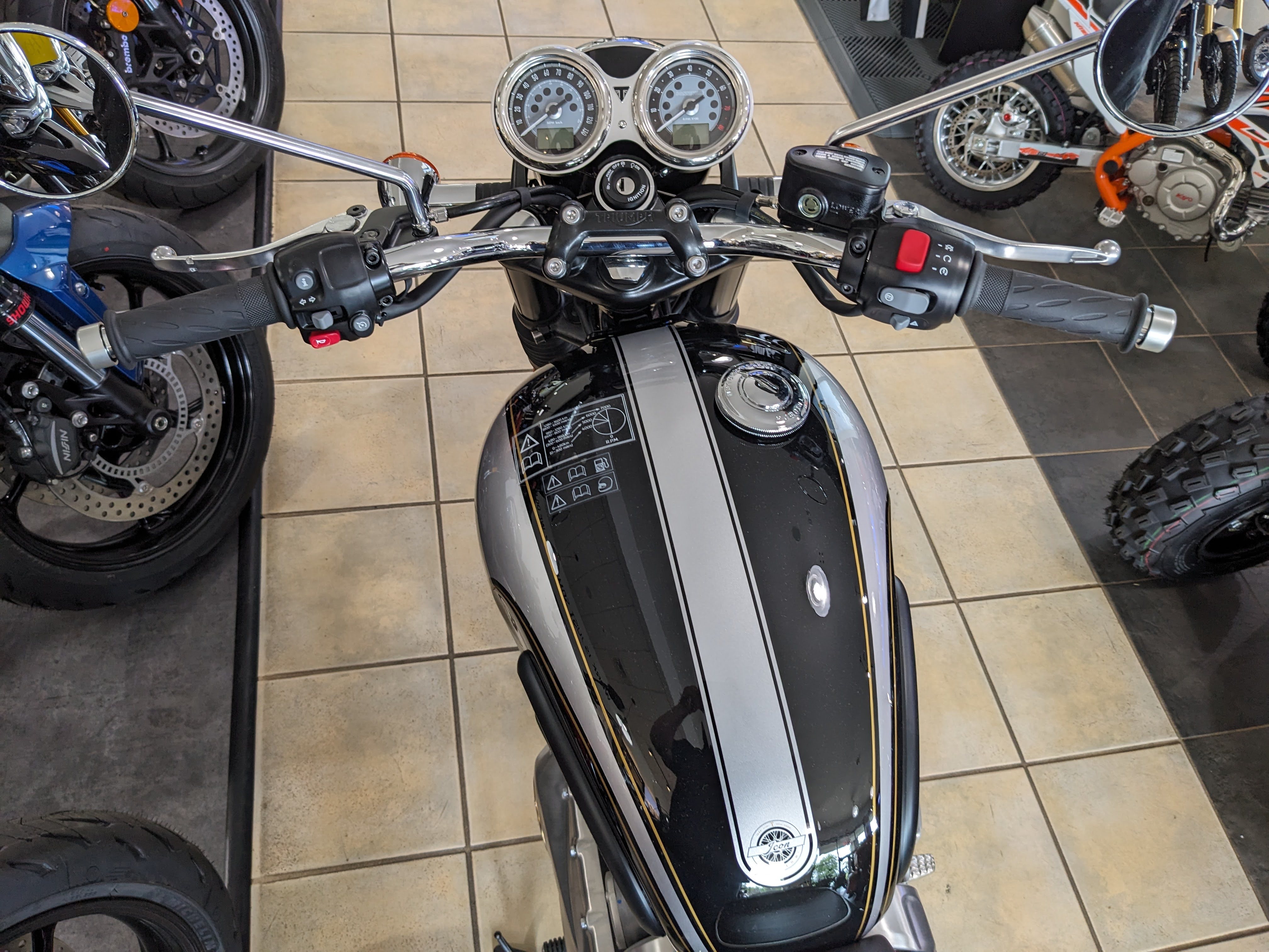 2025 Triumph Bonneville T120 Icon Edition - Photo 6