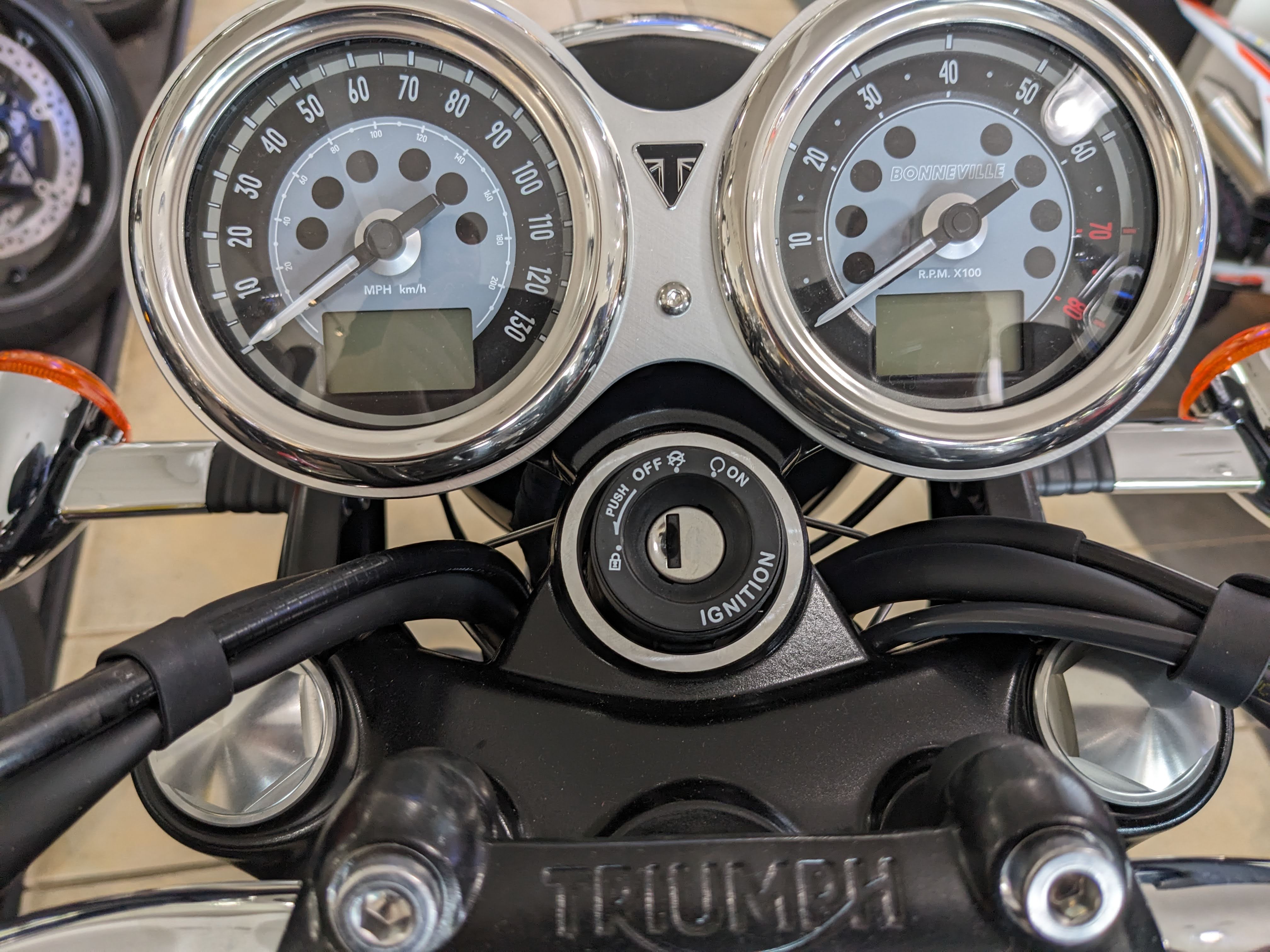 2025 Triumph Bonneville T120 Icon Edition - Photo 7