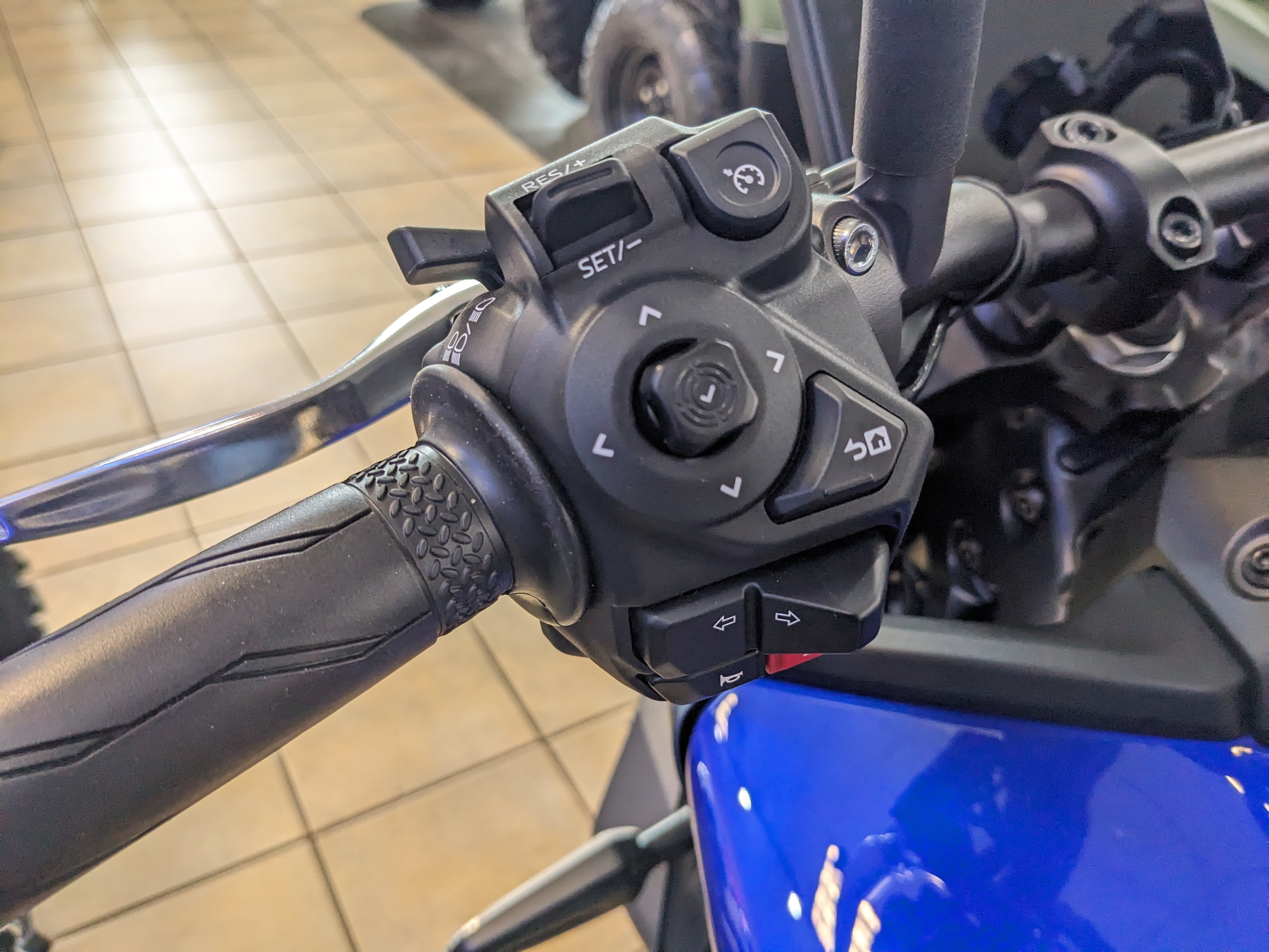 2025 Yamaha MT-09 - Photo 8