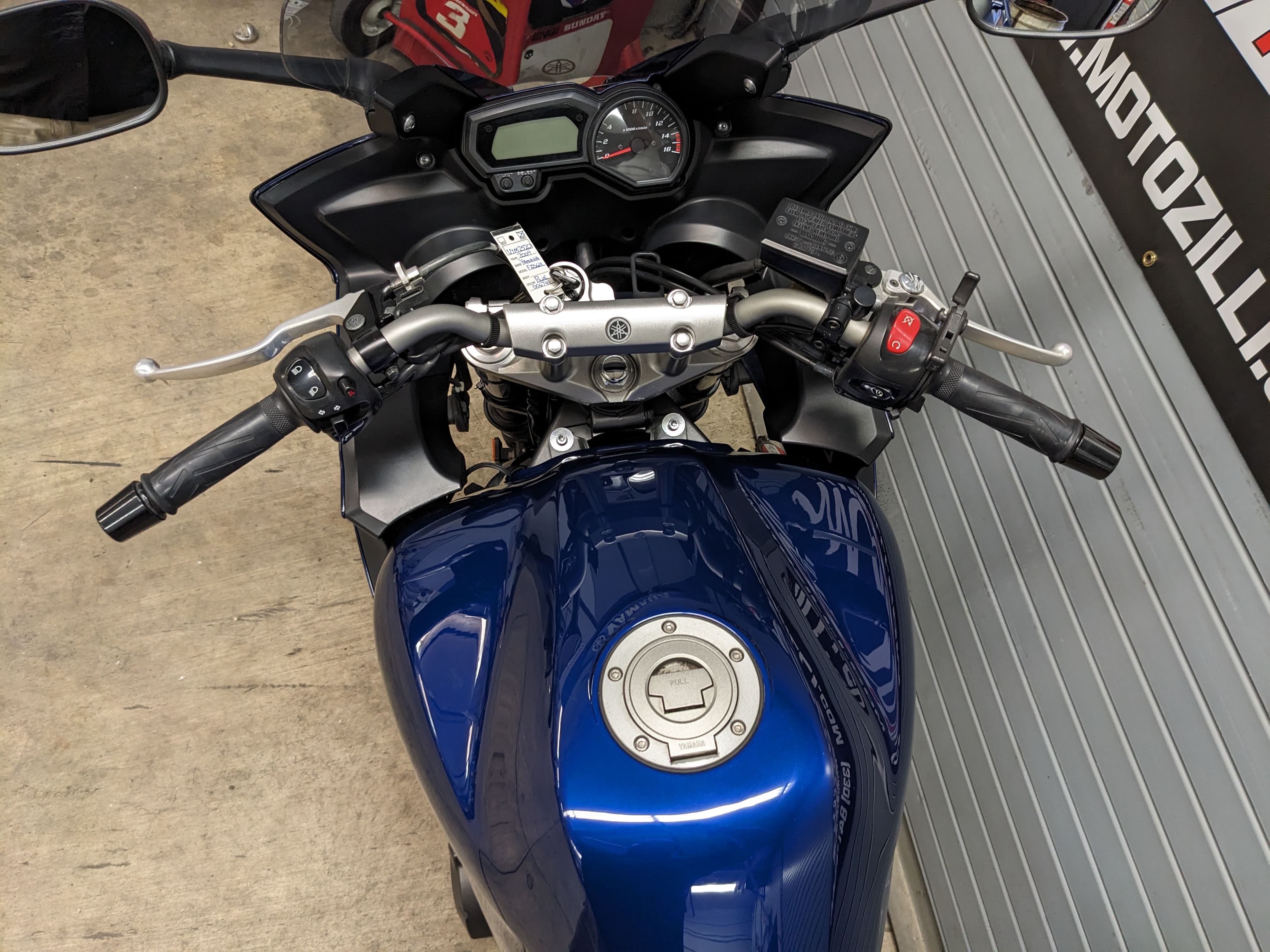 2009 Yamaha FZ6 - Photo 8