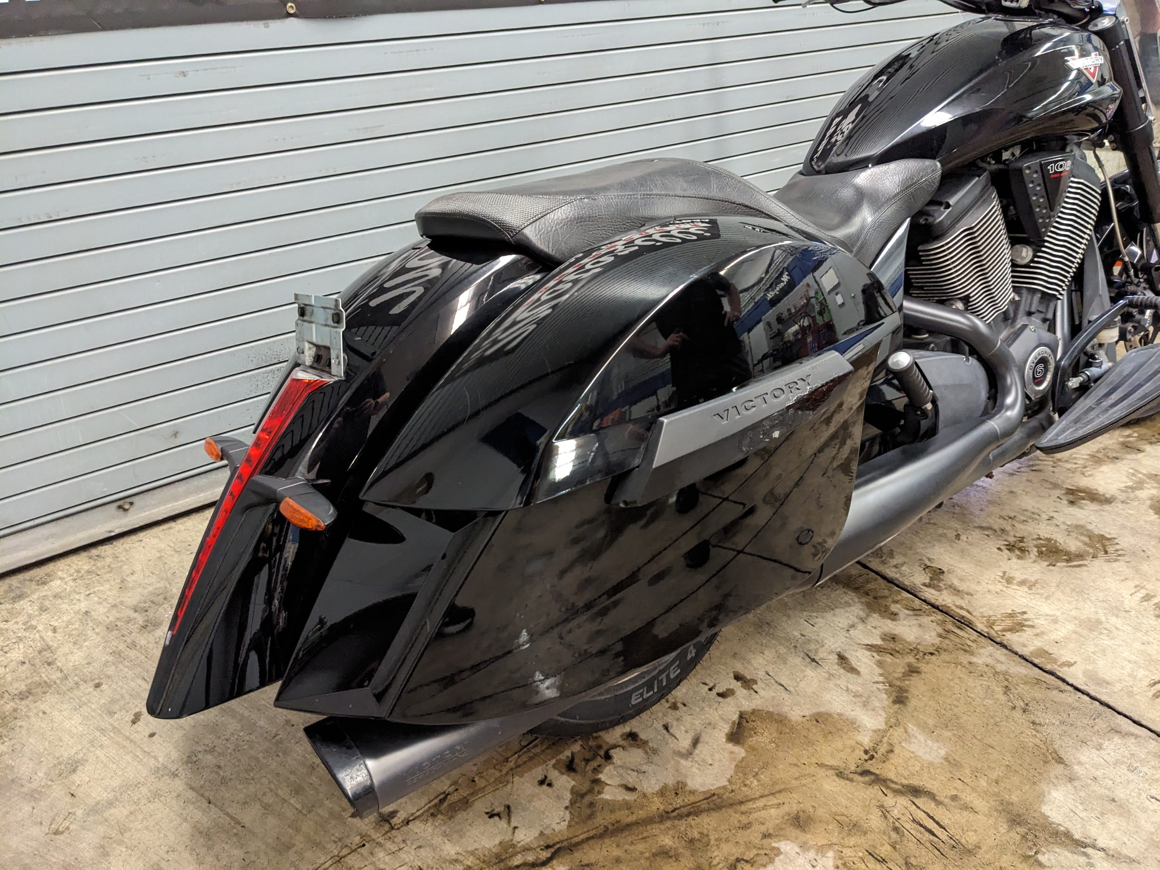 2014 Victory Motorcycles Cross Roads 8-Ball - Photo 2