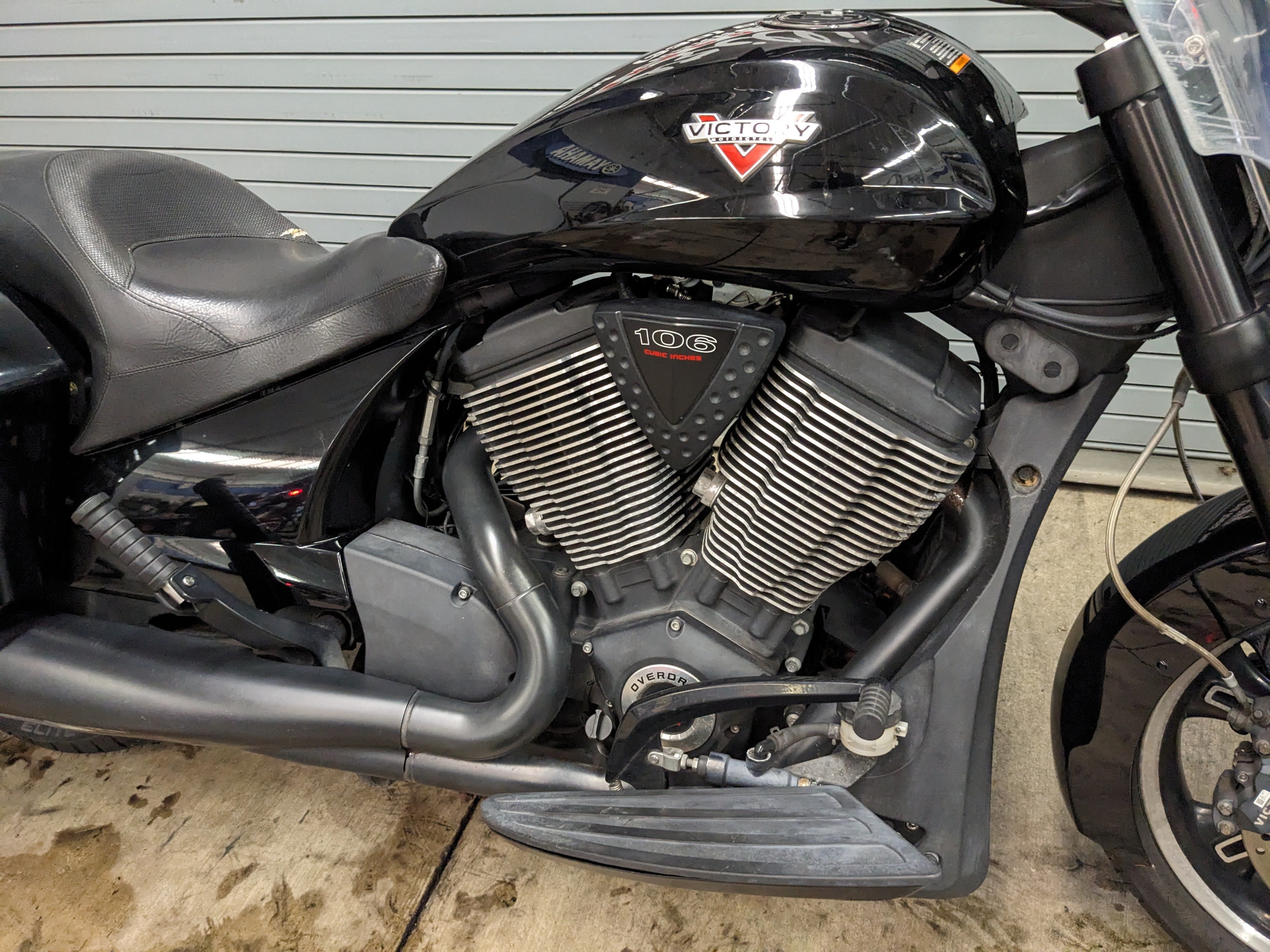 2014 Victory Motorcycles Cross Roads 8-Ball - Photo 4