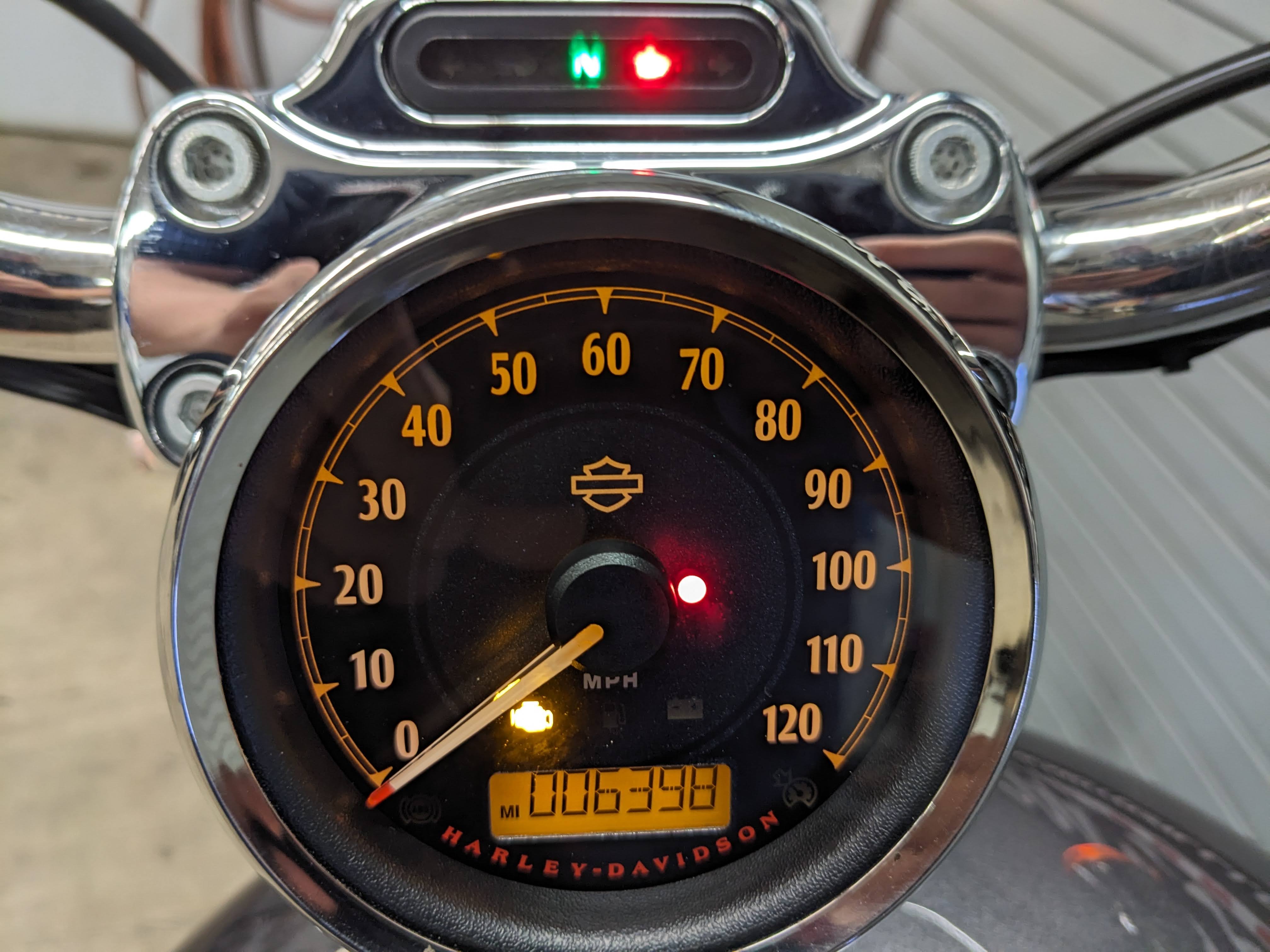2014 Harley-Davidson® XL1200C 1200 Custom - Photo 9