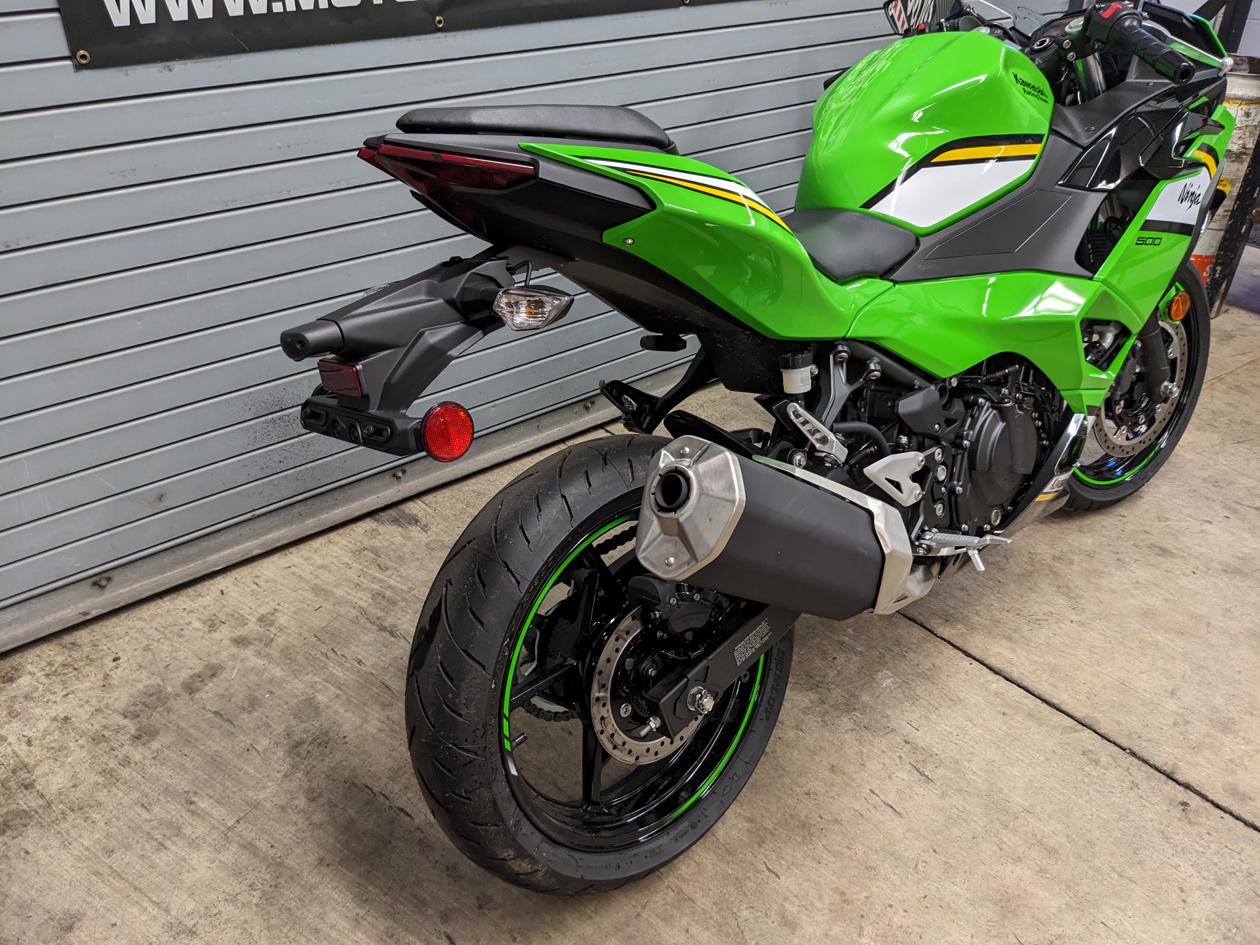 2025 Kawasaki Ninja 500 KRT Edition - Photo 2