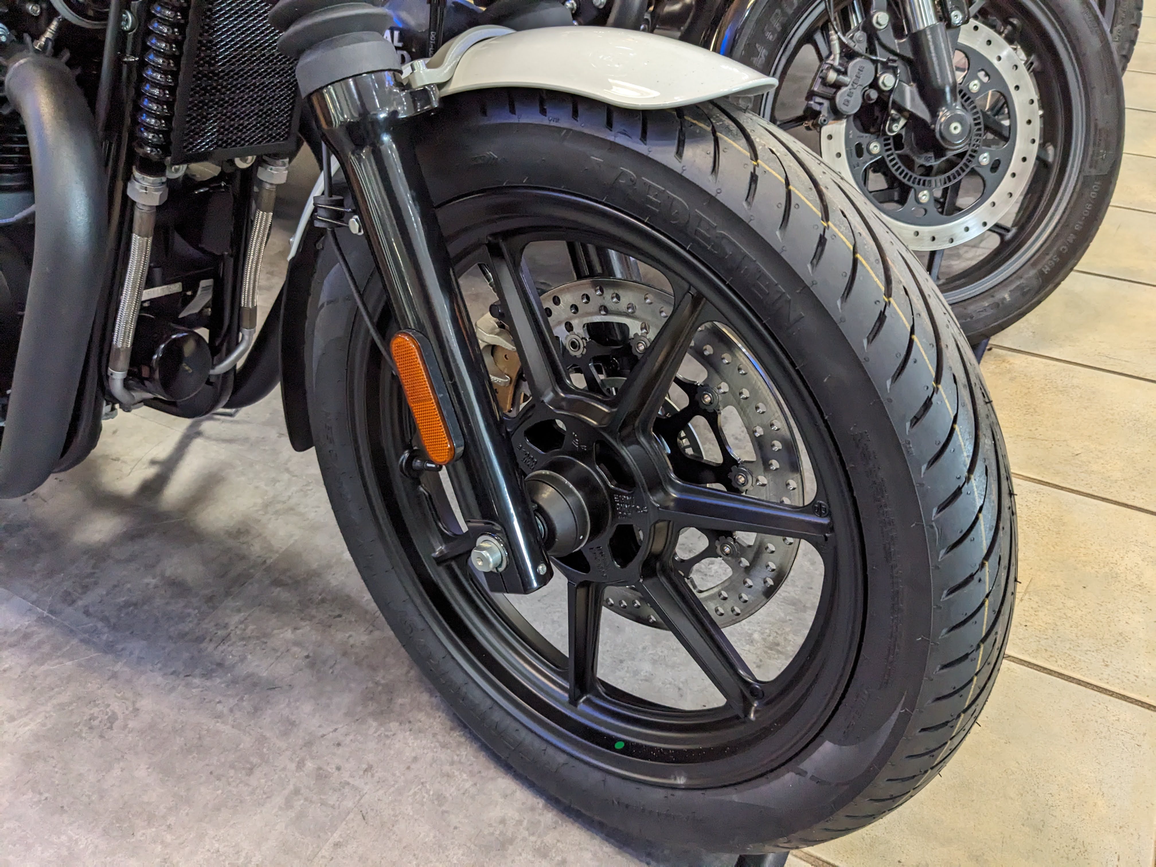 2024 Royal Enfield Continental GT 650 - Photo 9