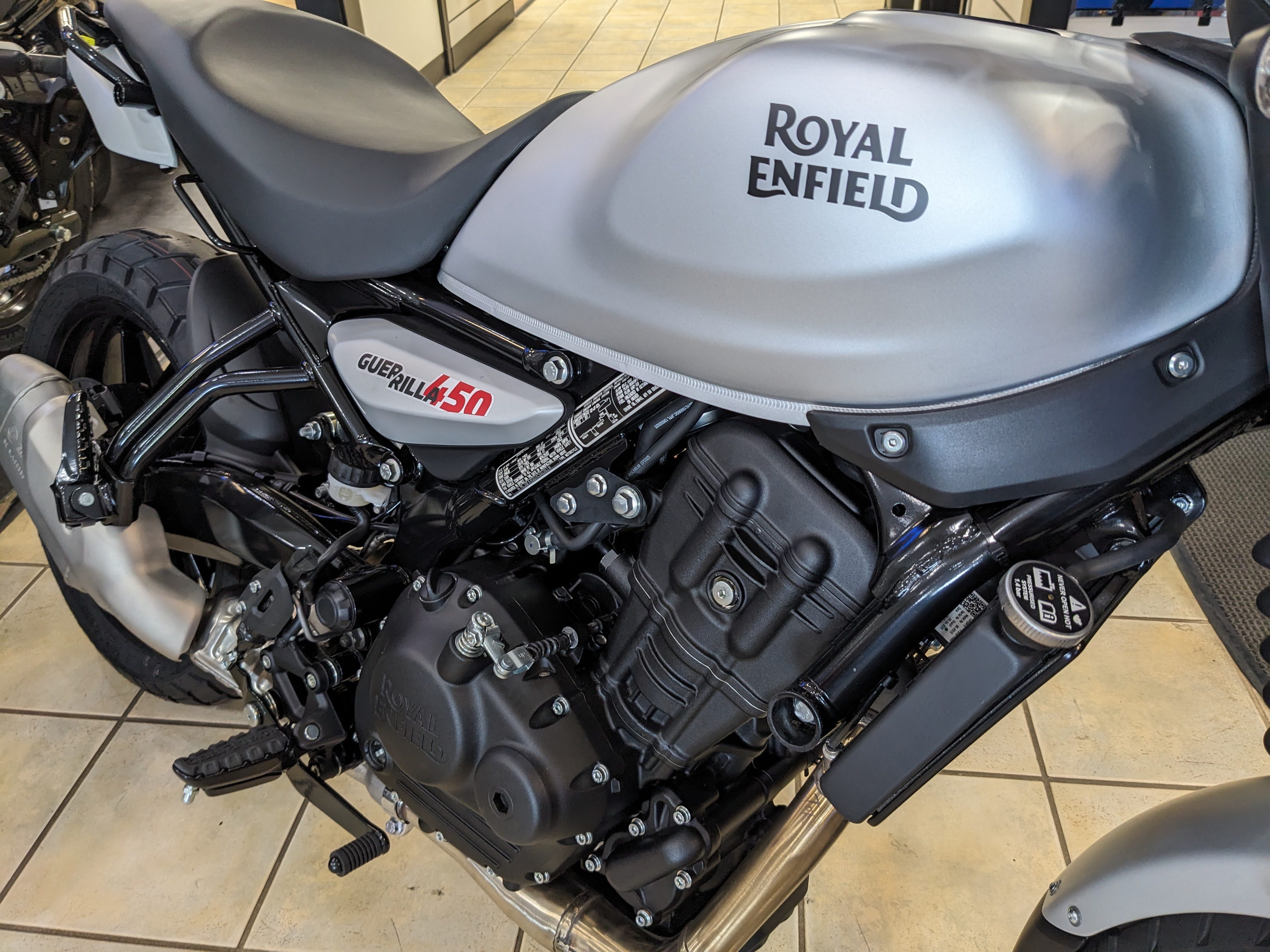 2026 Royal Enfield Guerrilla 450 - Photo 3