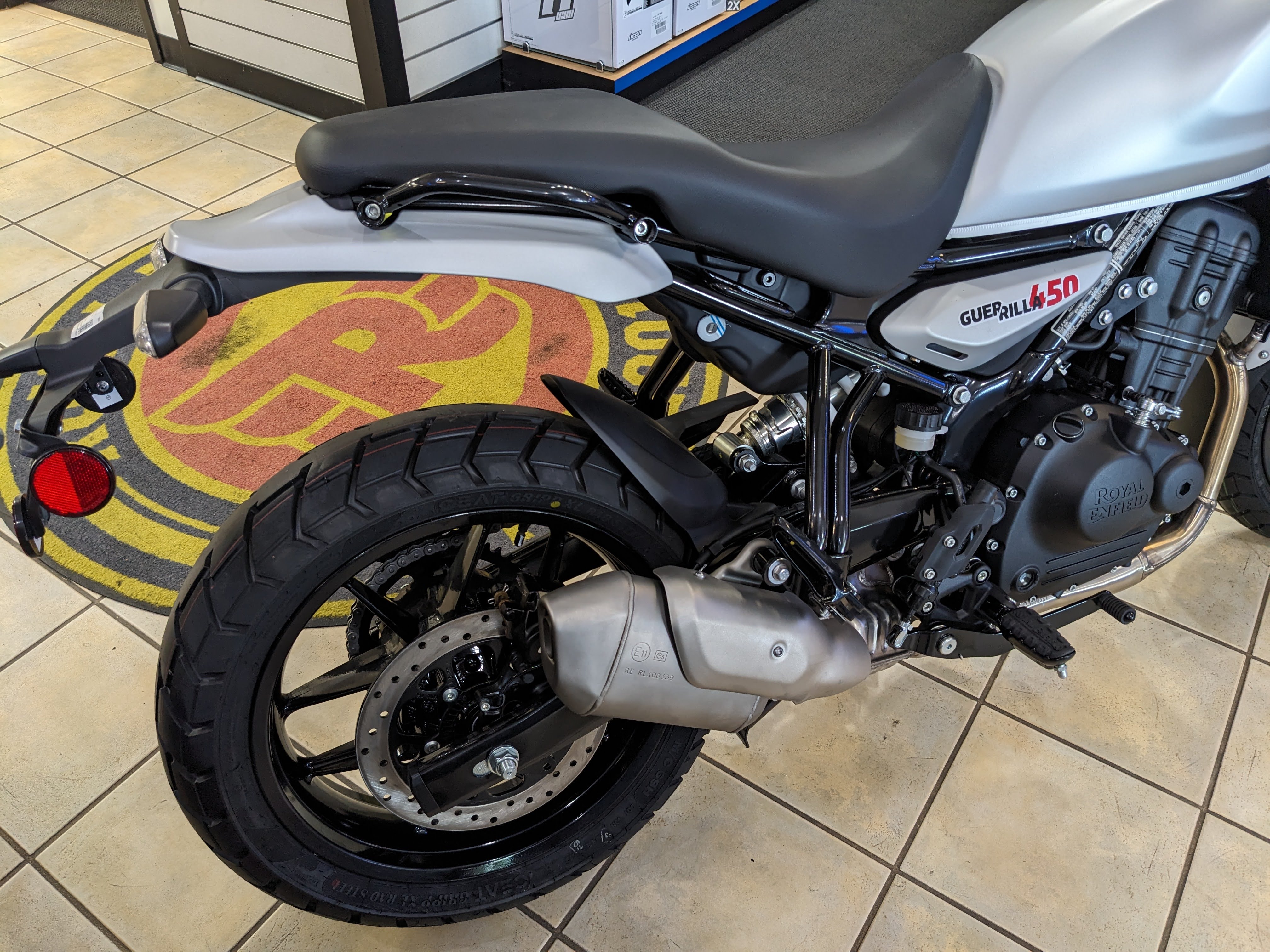 2026 Royal Enfield Guerrilla 450 - Photo 4
