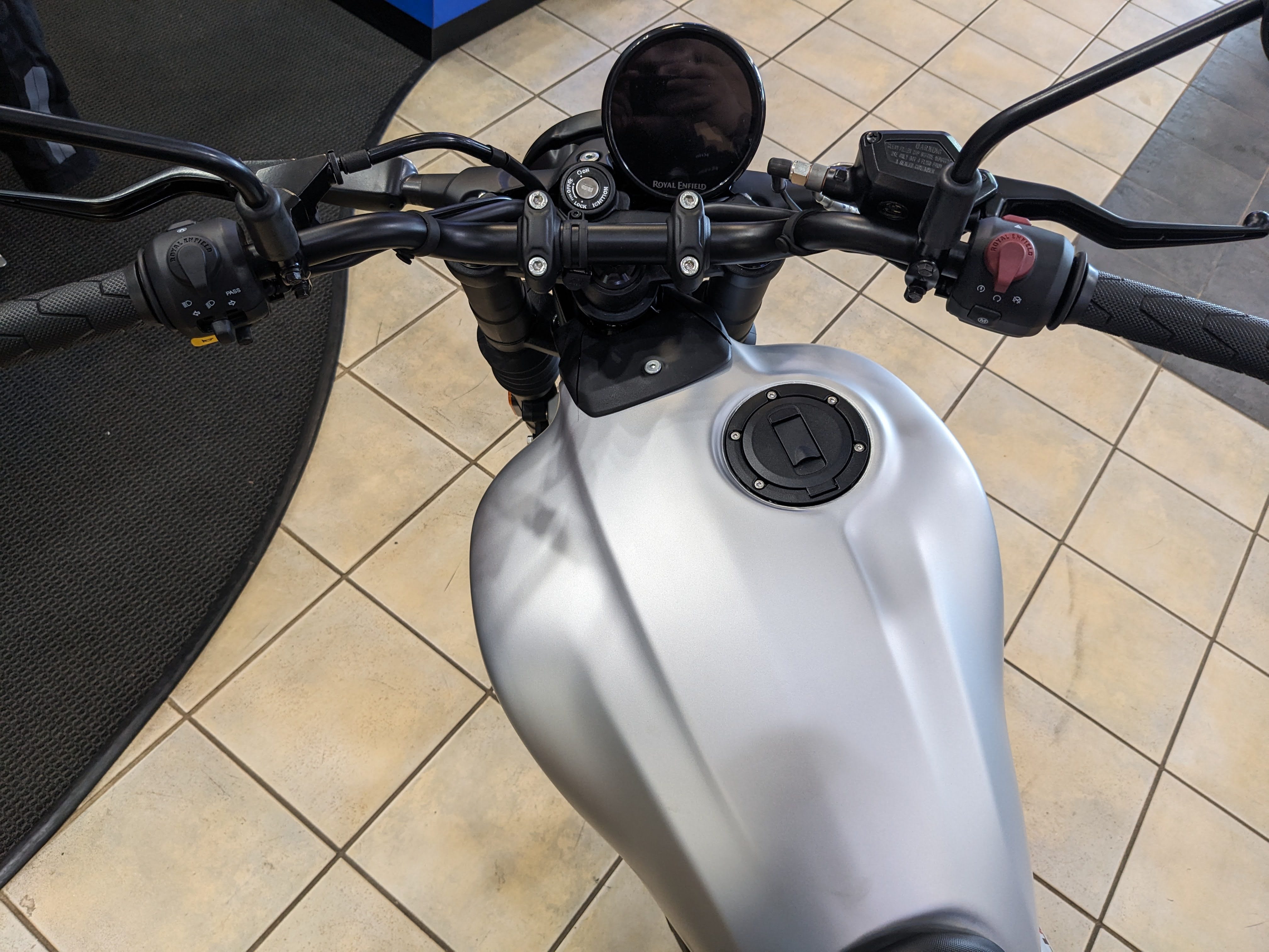 2026 Royal Enfield Guerrilla 450 - Photo 5