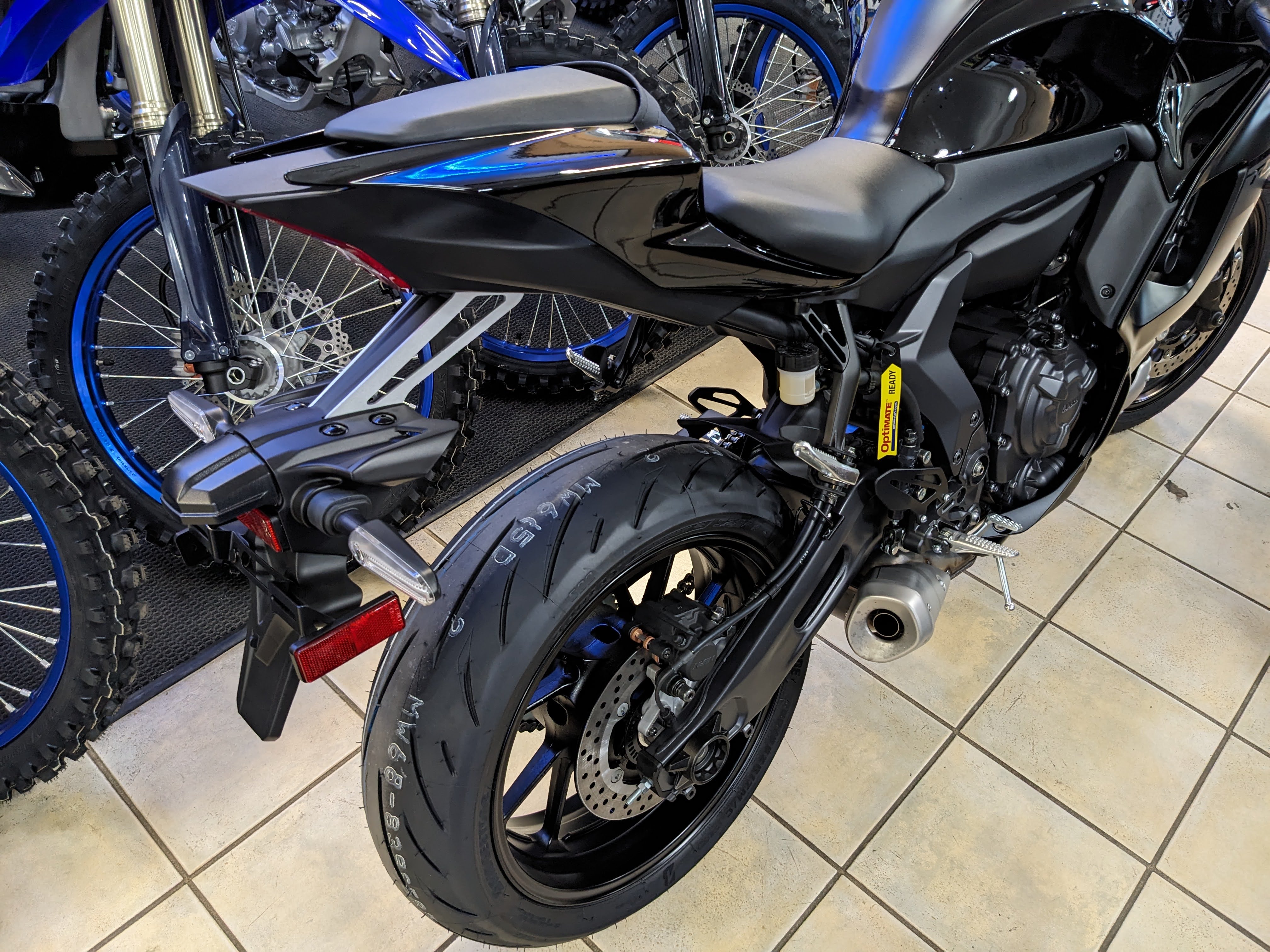 2025 Yamaha YZF-R7 - Photo 2