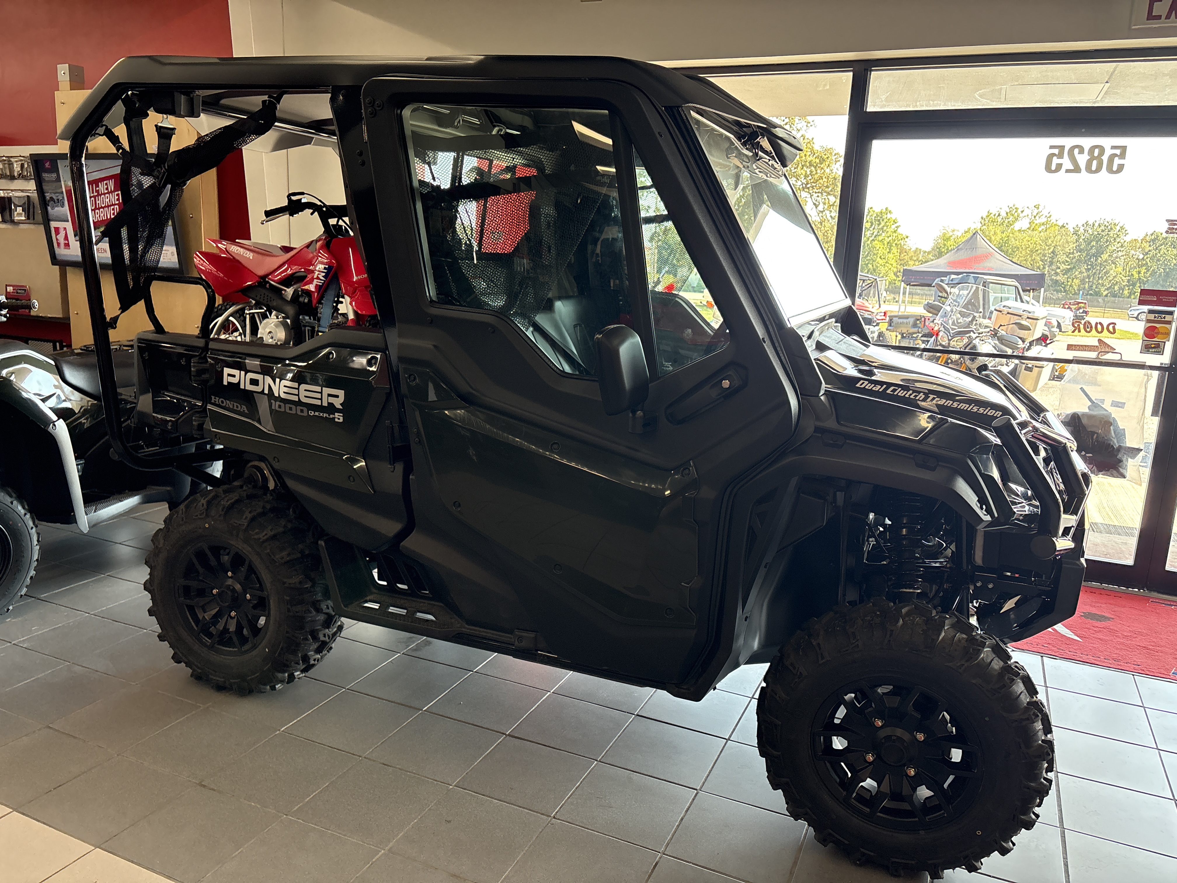 2025 Honda Pioneer 1000-5 Deluxe - Photo 2