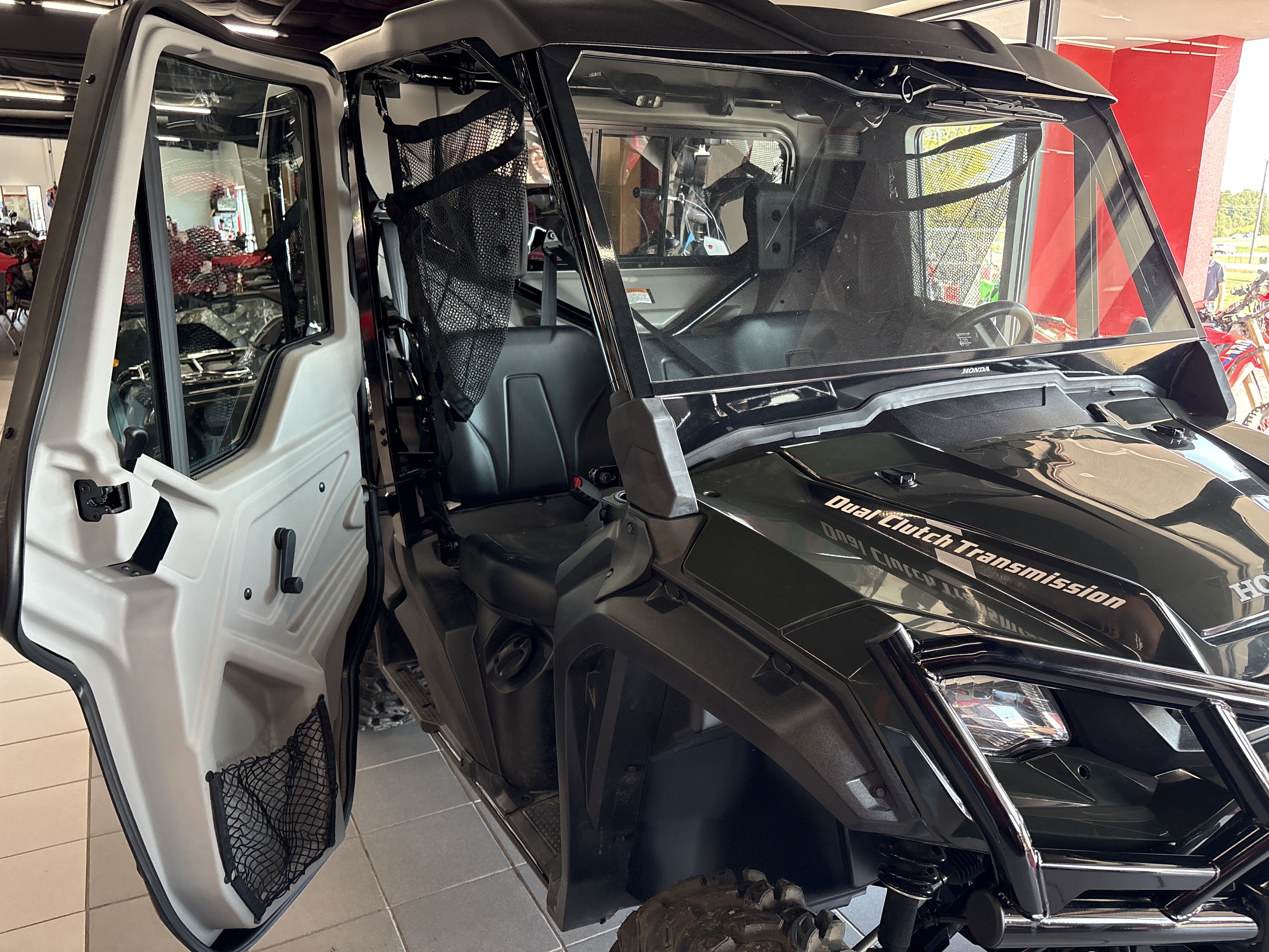 2025 Honda Pioneer 1000-5 Deluxe - Photo 4