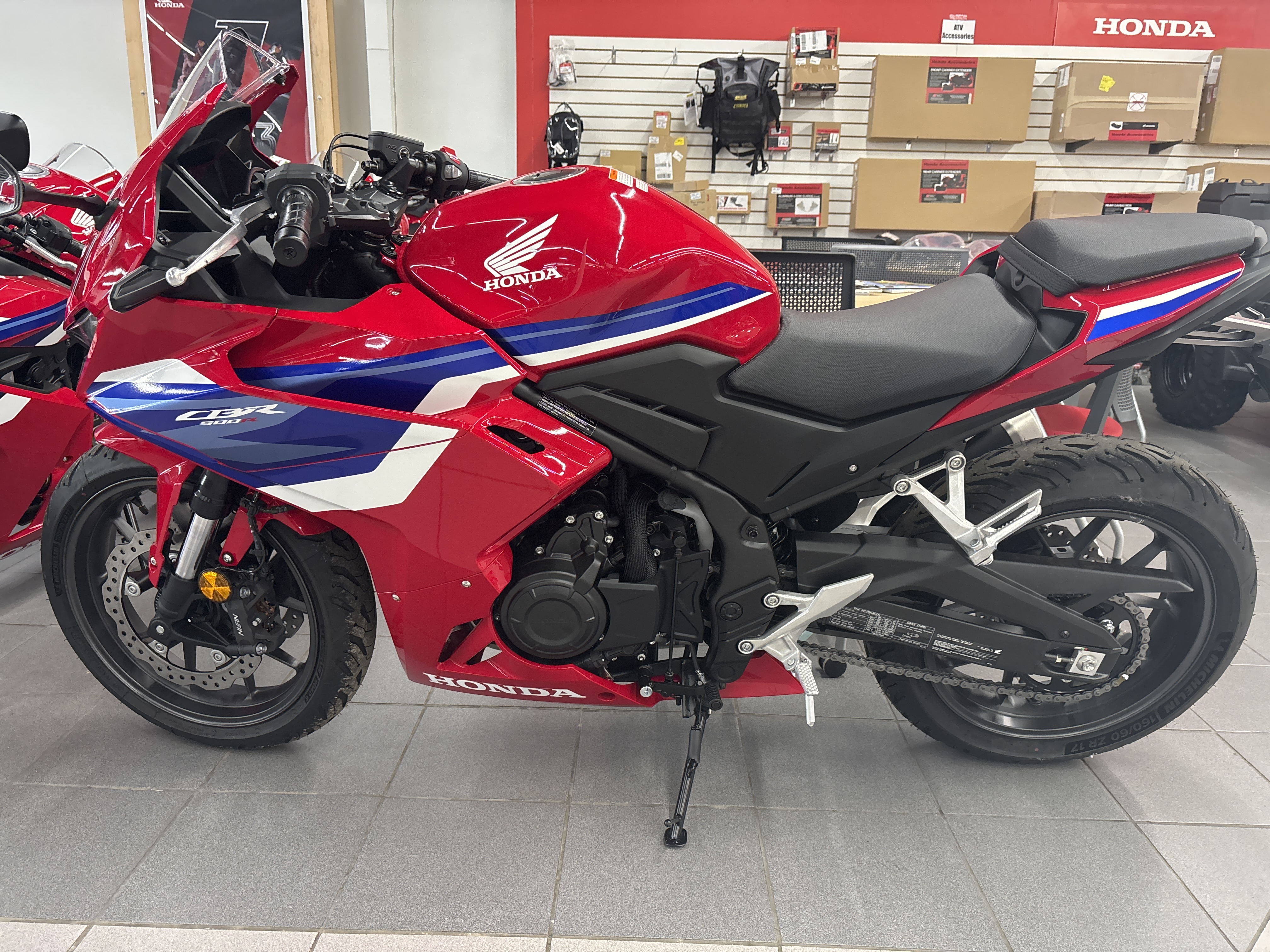 2025 Honda CBR500R ABS - Photo 2