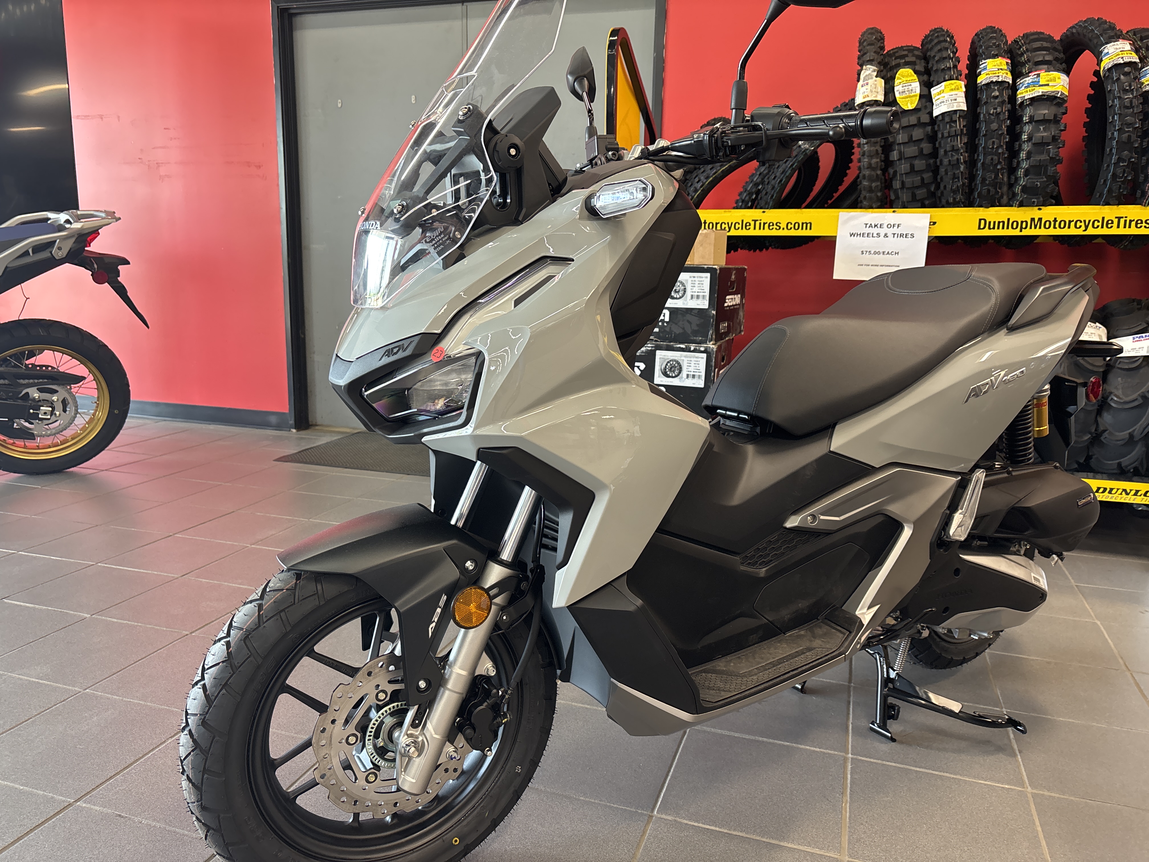 2026 Honda ADV160 - Photo 2