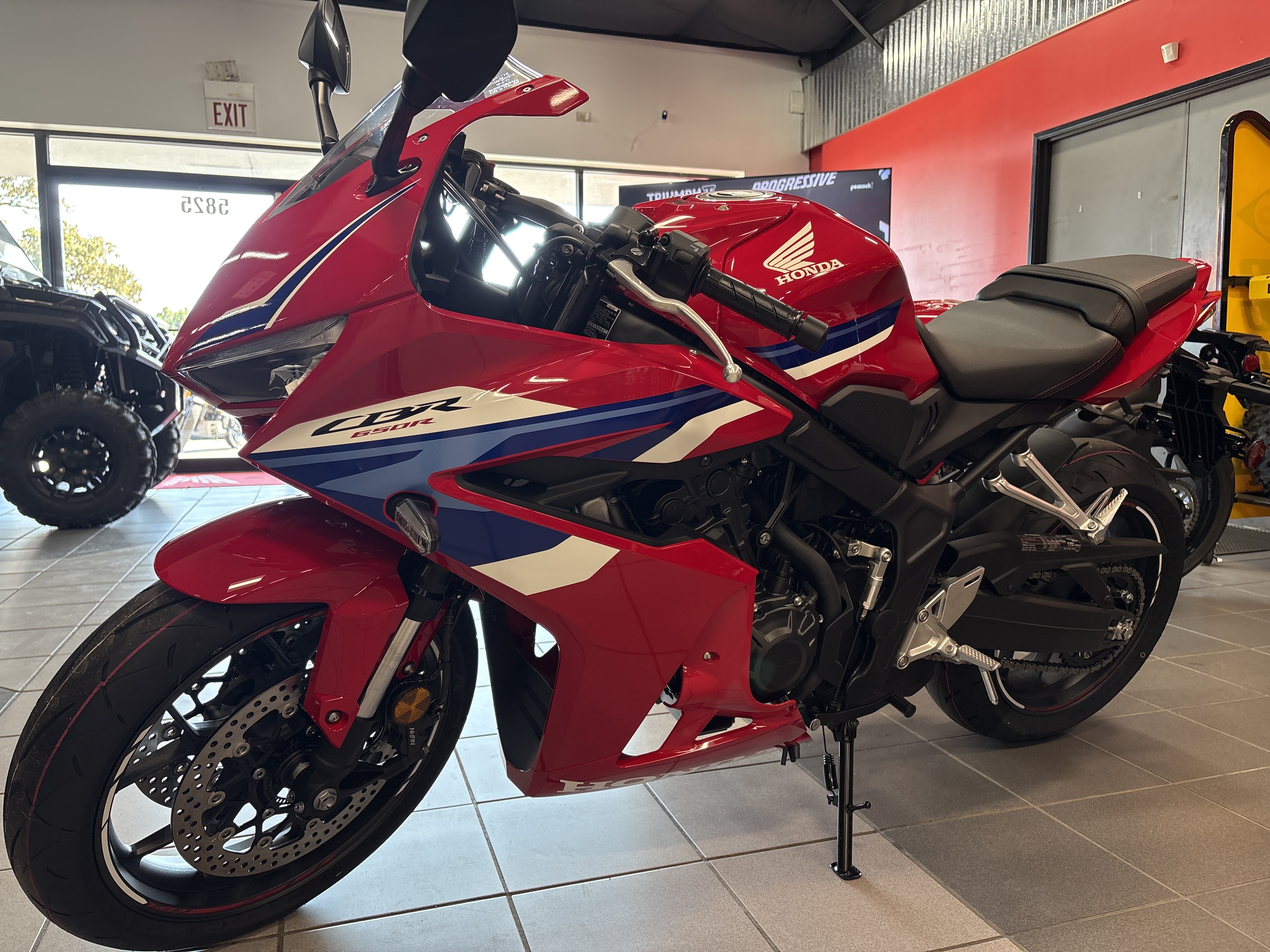 2025 Honda CBR650R ABS E-Clutch - Photo 2