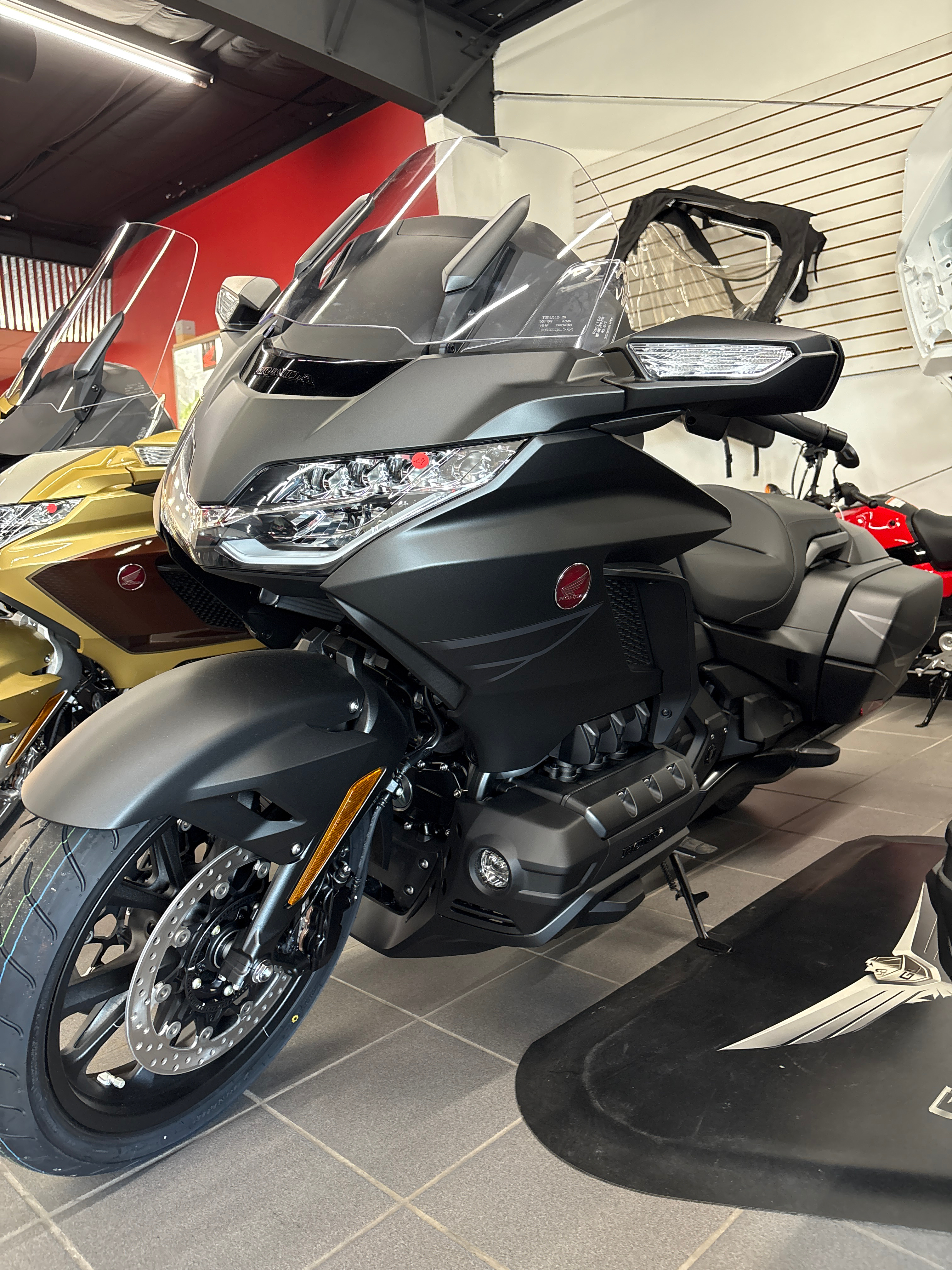 2025 Honda GOLDWING DCT 50th Anniversary - Photo 2