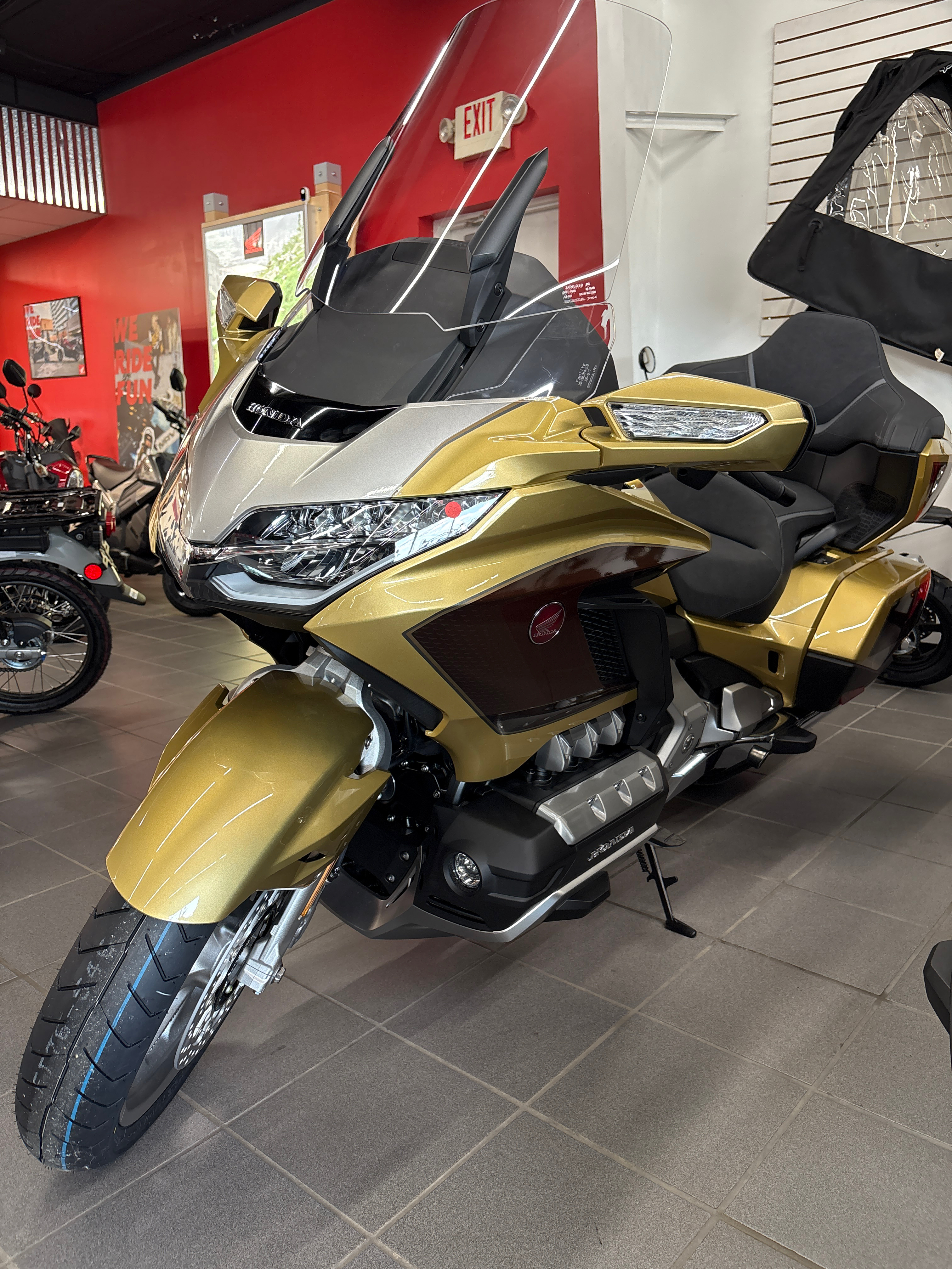 2025 Honda GOLDWING TOUR DCT DCT 50th Anniversary - Photo 2