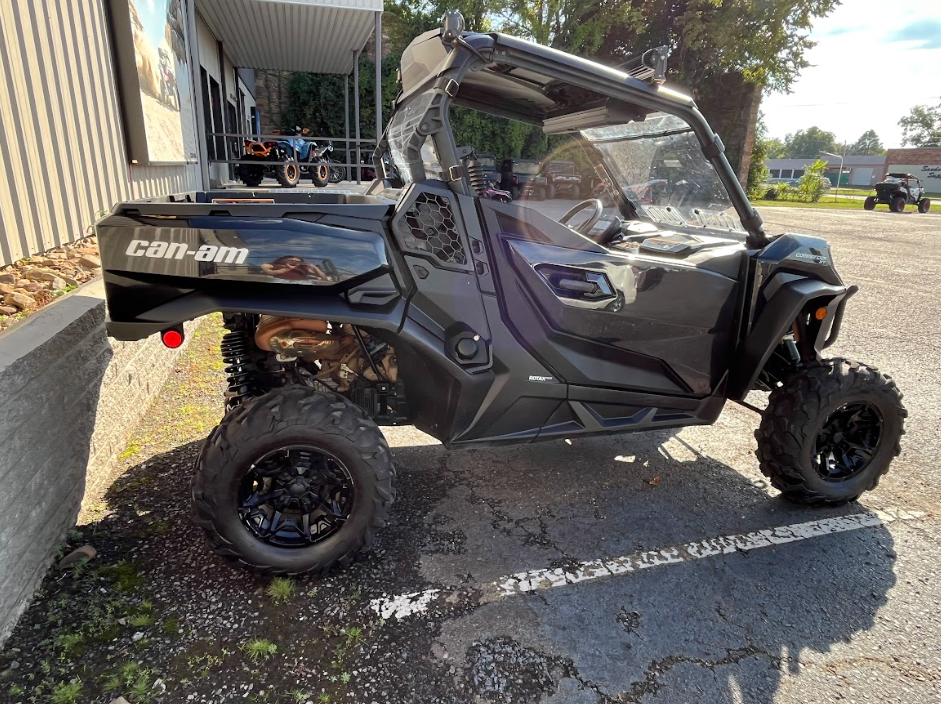 2024 Can-Am Commander XT 700 Red / Black - Photo 4