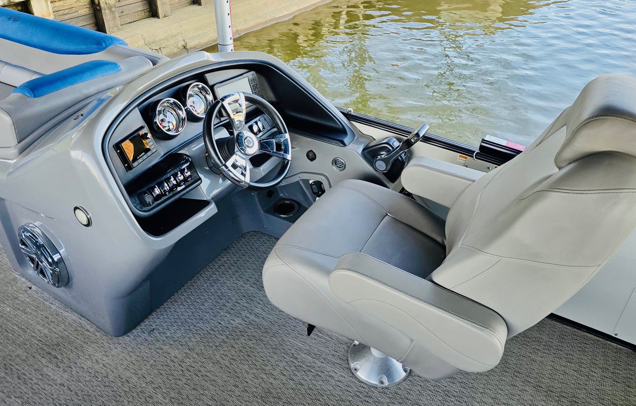 2020 Avalon Pontoons 2585 Catalina Versatile Rear Bench for Sale