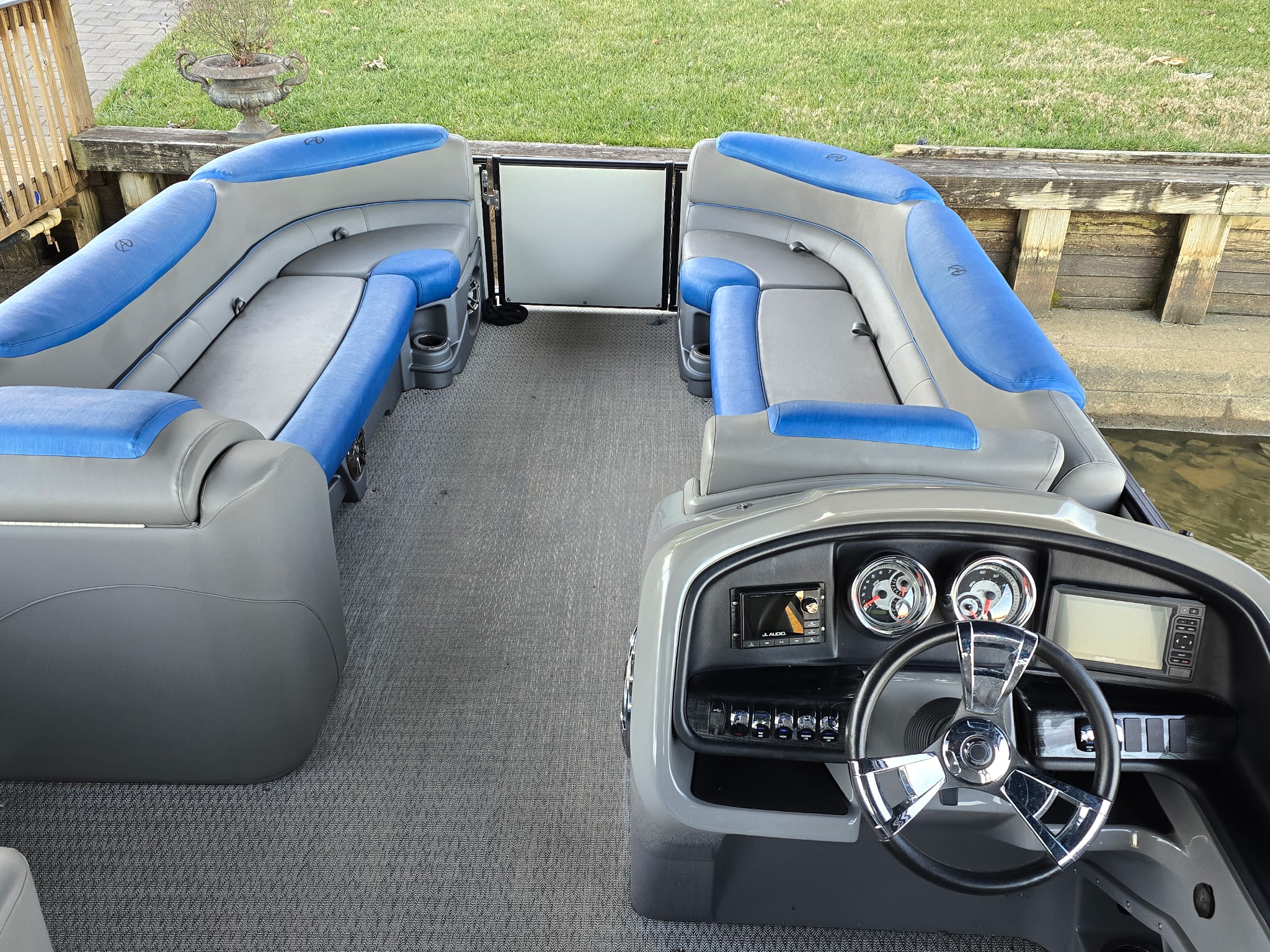 2020 Avalon Pontoons 2585 Catalina Versatile Rear Bench for Sale