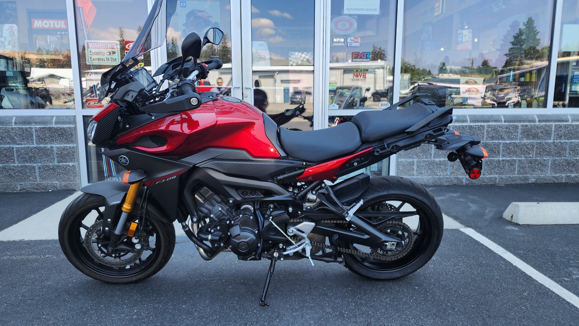 2015 Yamaha FJ-09 - Photo 8