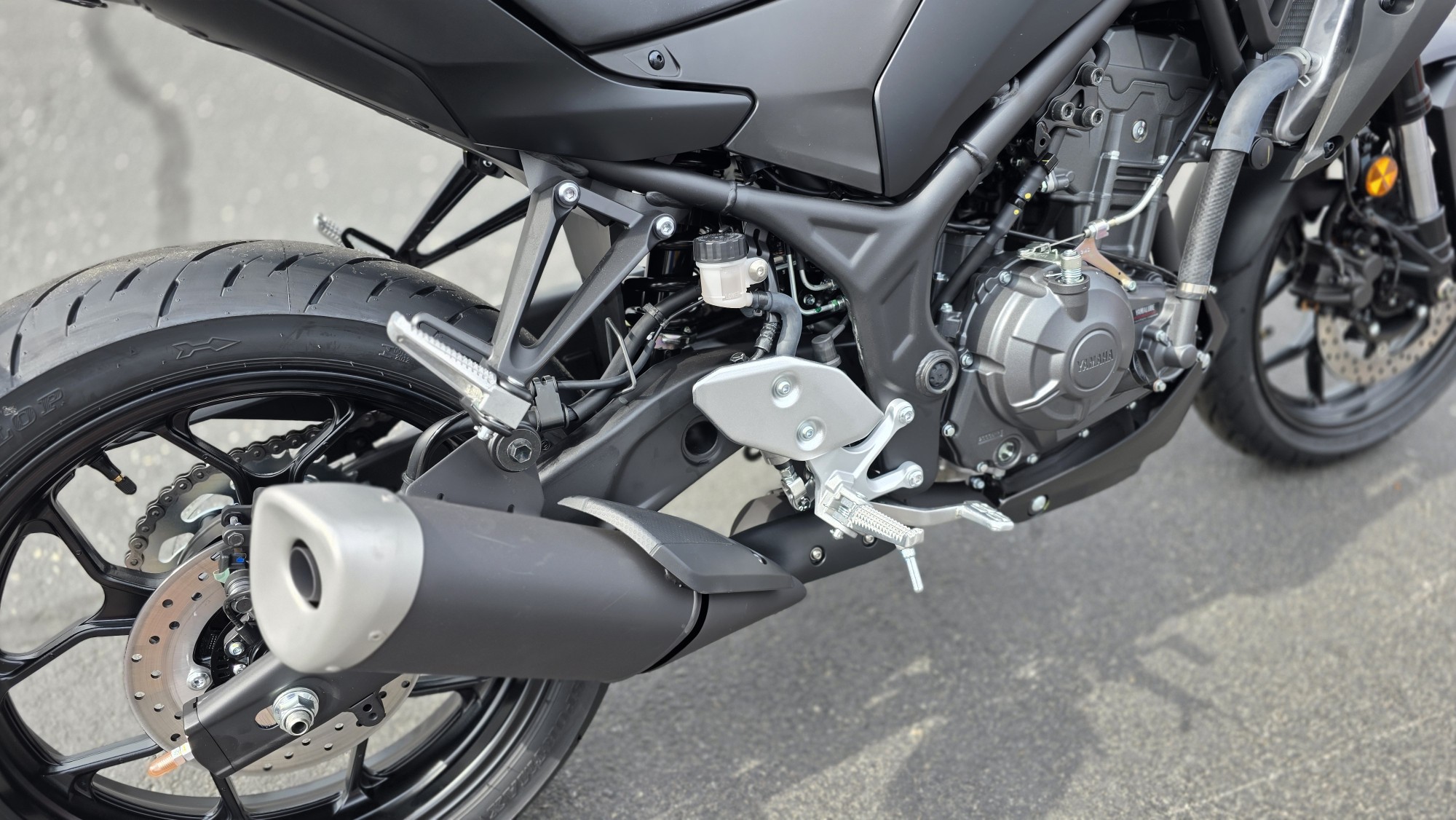 2025 Yamaha MT 03 - Photo 4