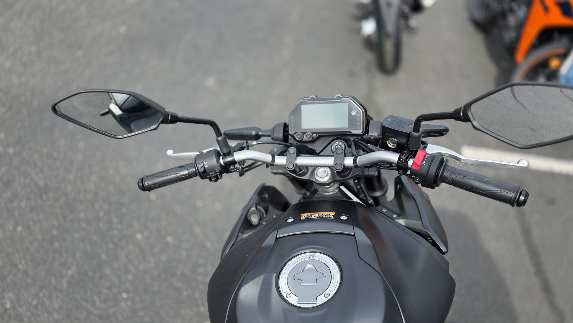 2025 Yamaha MT 03 - Photo 3