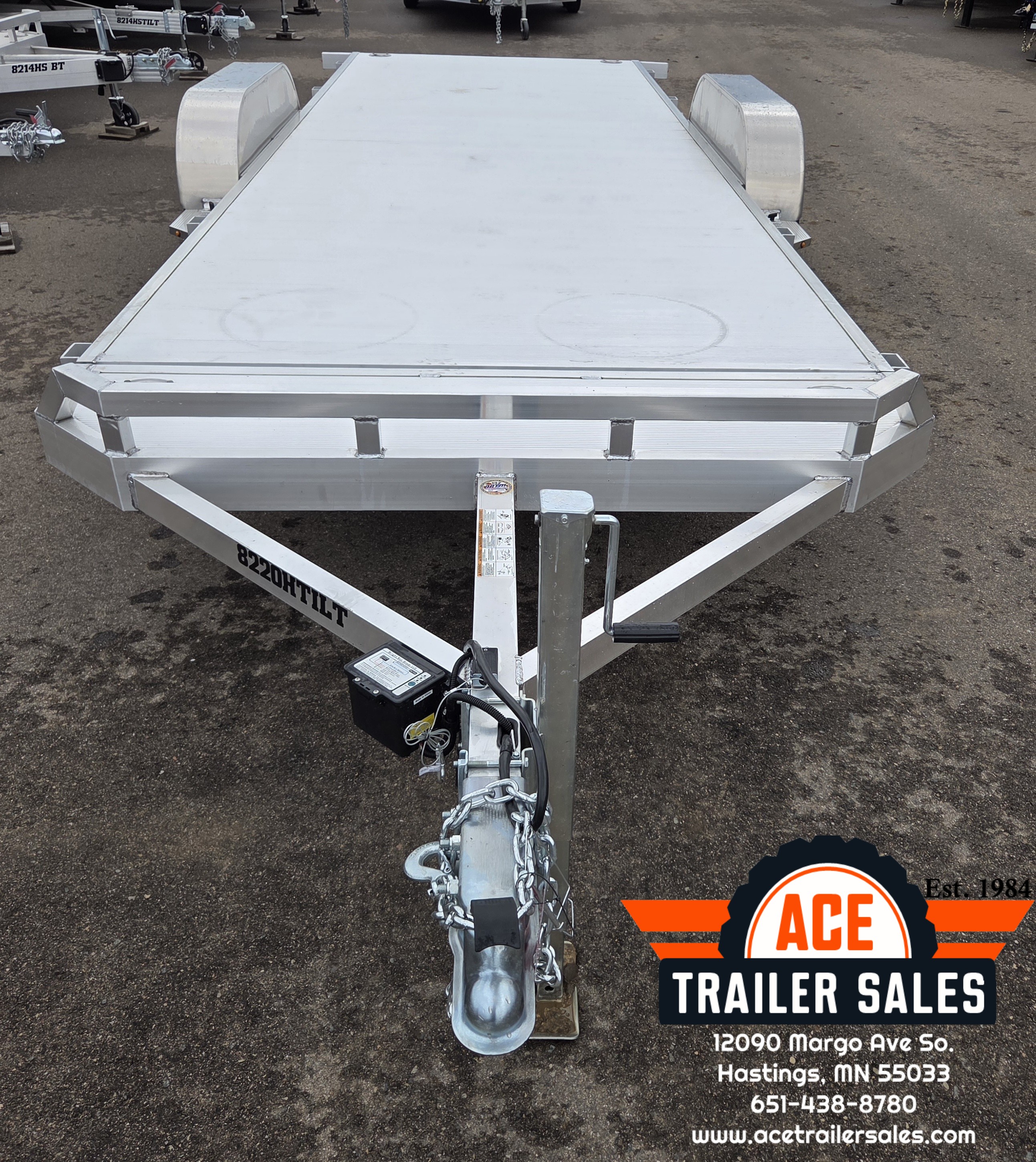 2027 Aluma 8220H photo 2