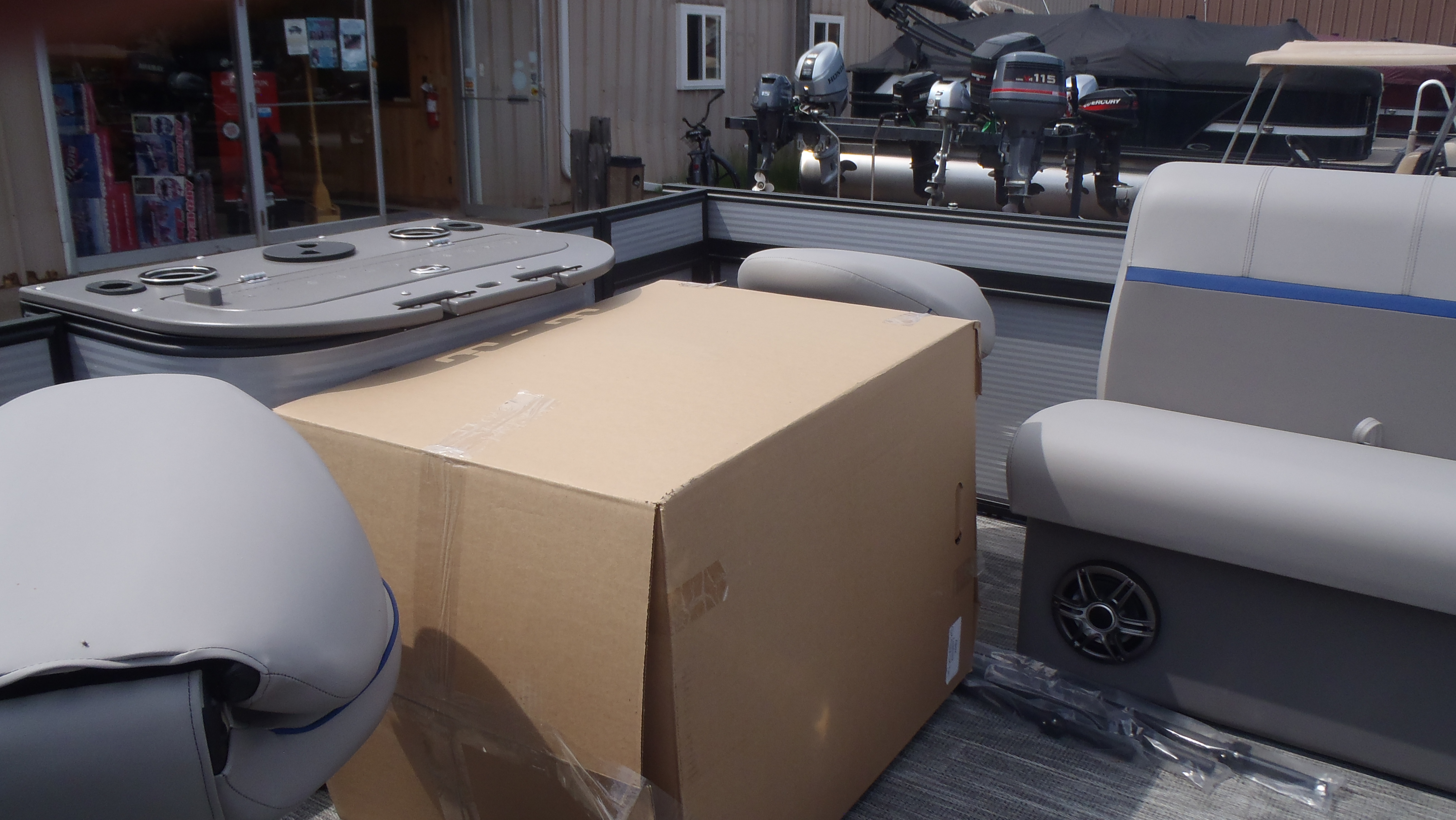 2023 Qwest Pontoons 816 E-Class XRE Cruise - Photo 6
